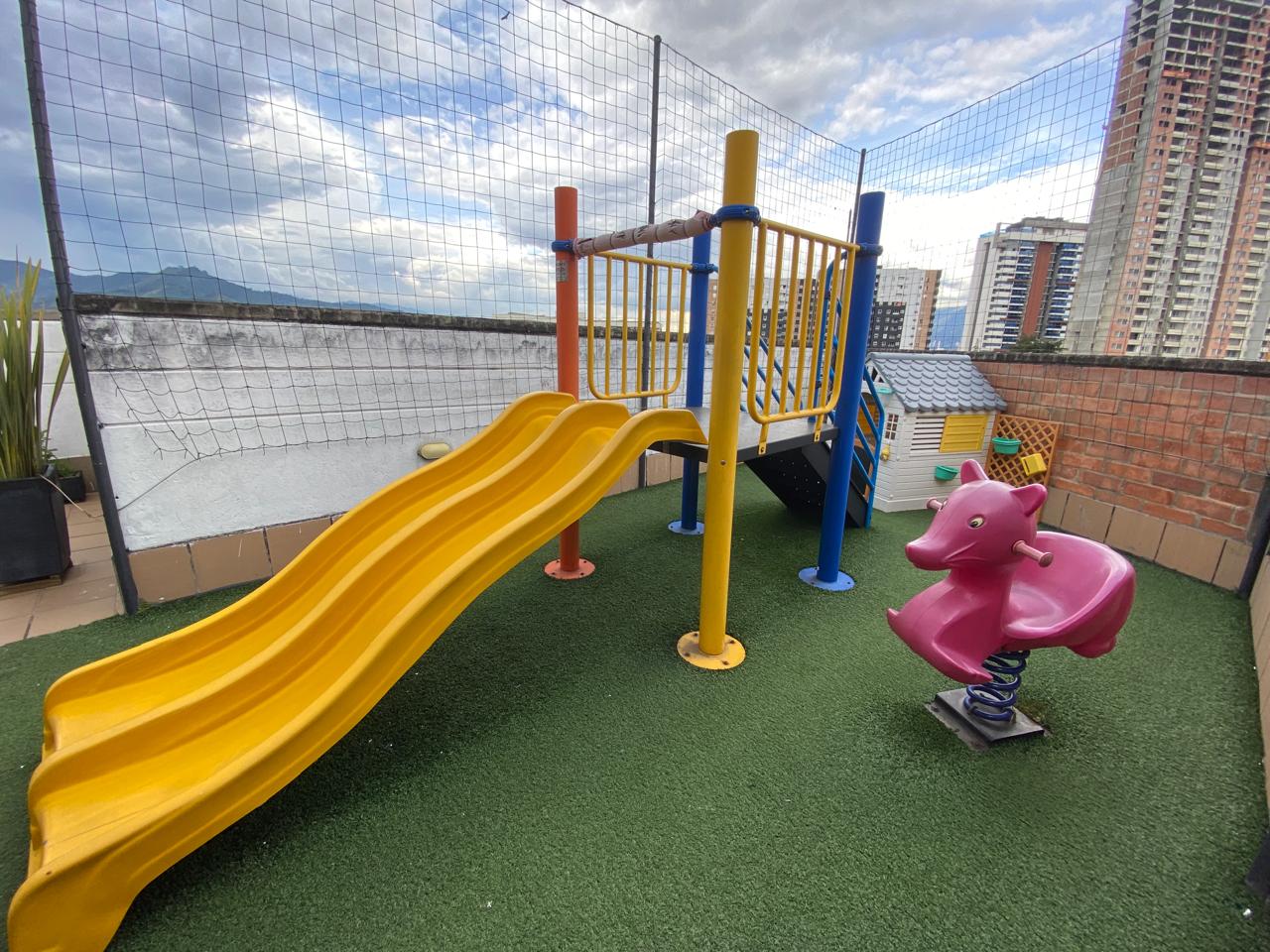 Amplio Apartamento para Arriendo en Sabaneta, Medellín