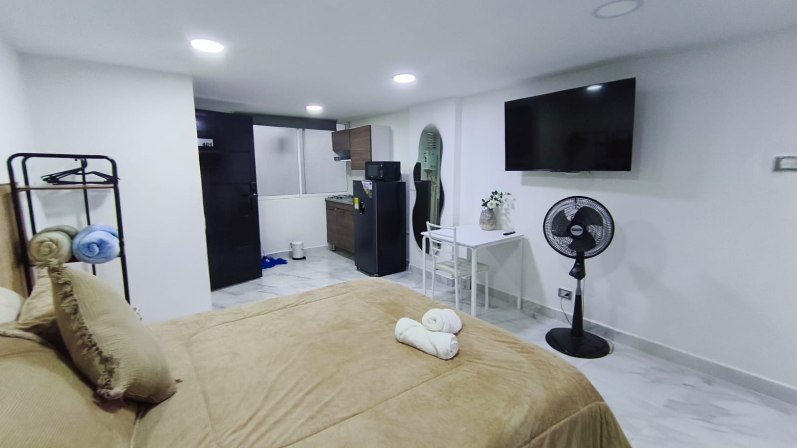 Se Arrienda Apartaestudio Amoblado, en San Javier, Medellín