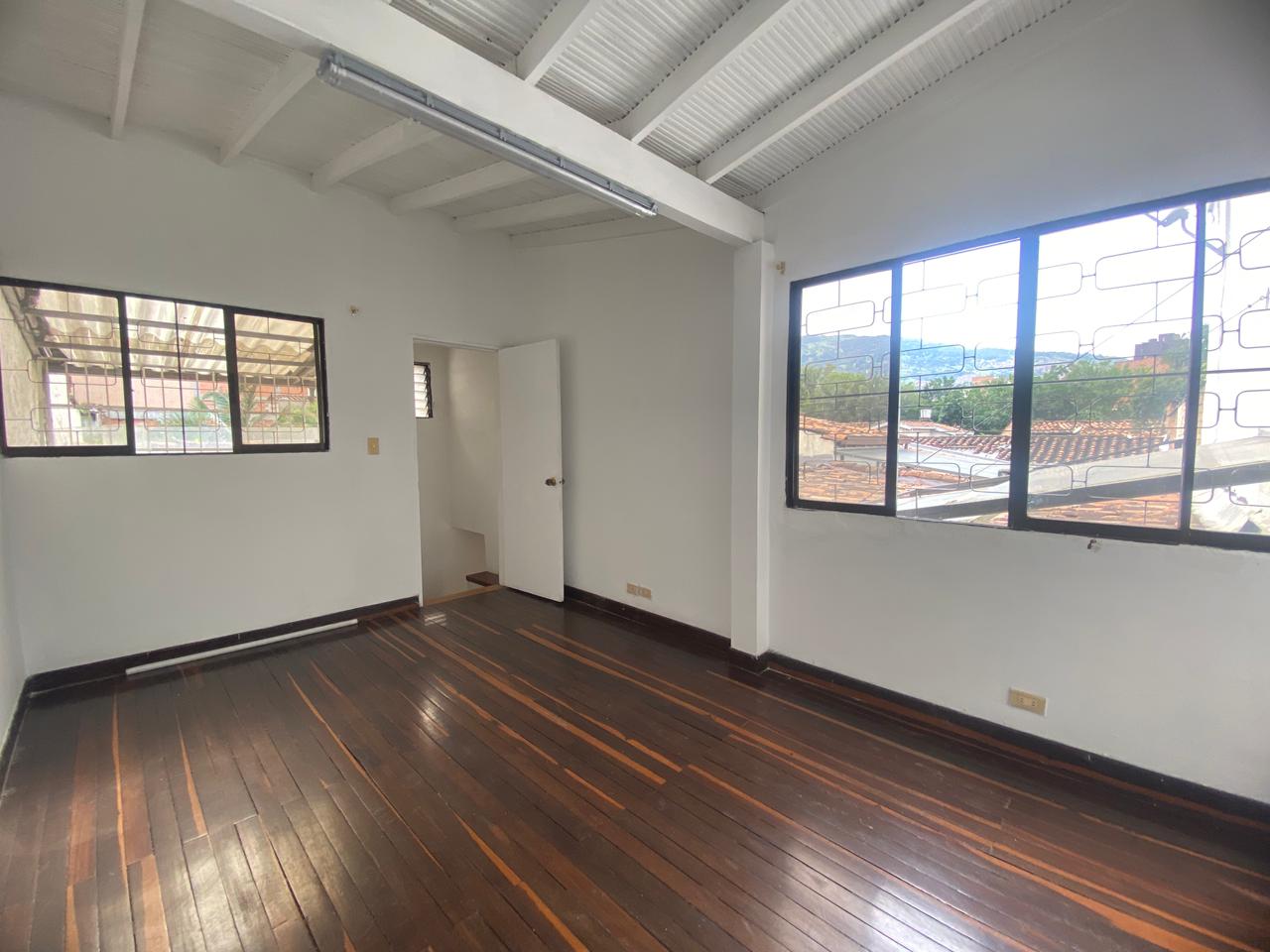 Amplia Casa para Arriendo en el Velódromo, Medellín