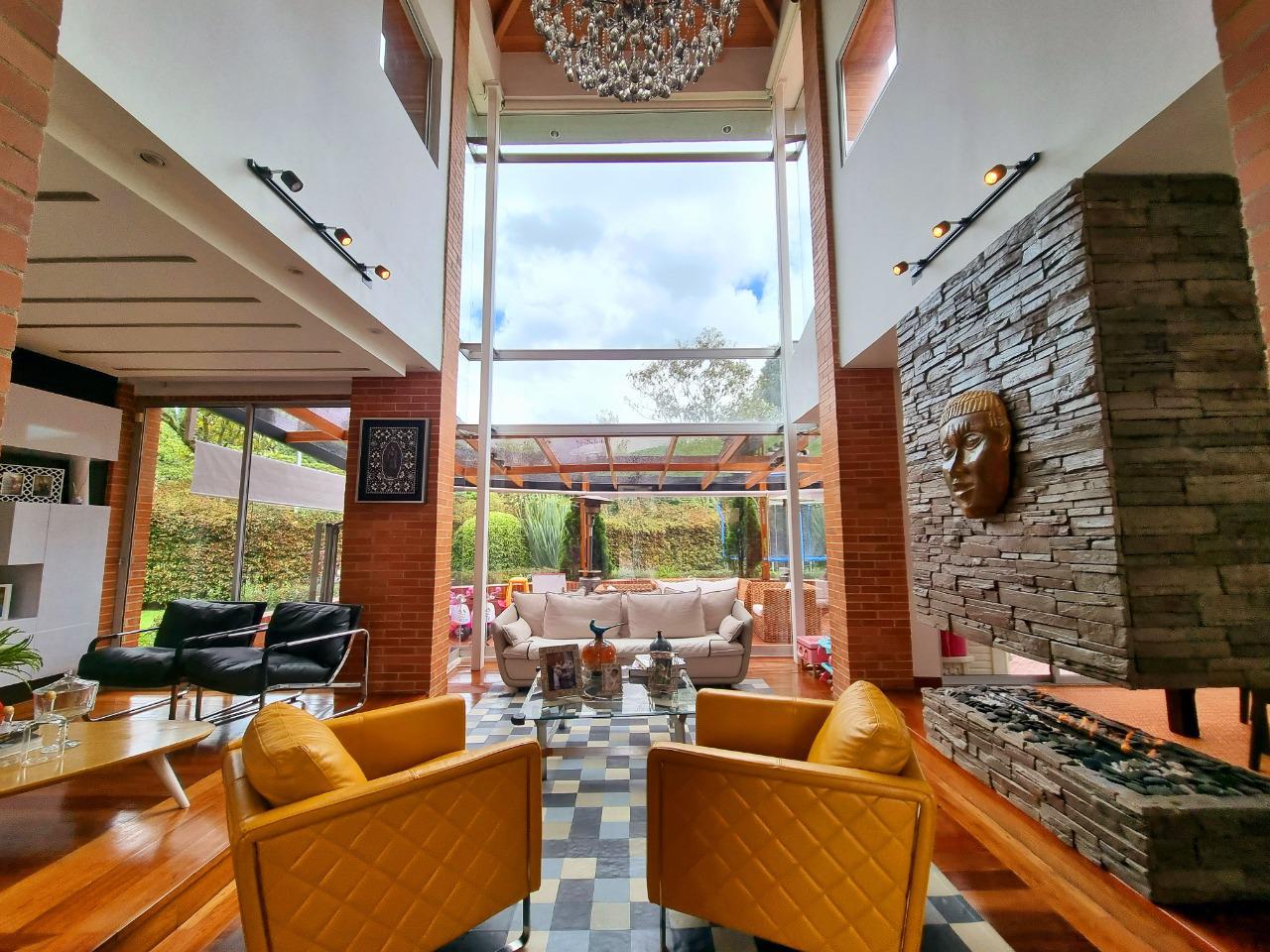 Se Vende Casa Lote de 1.800 mts2 Suba Bogotá