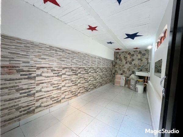 Se Vende Casa en Primer Piso en Robledo Aures, Medellín
