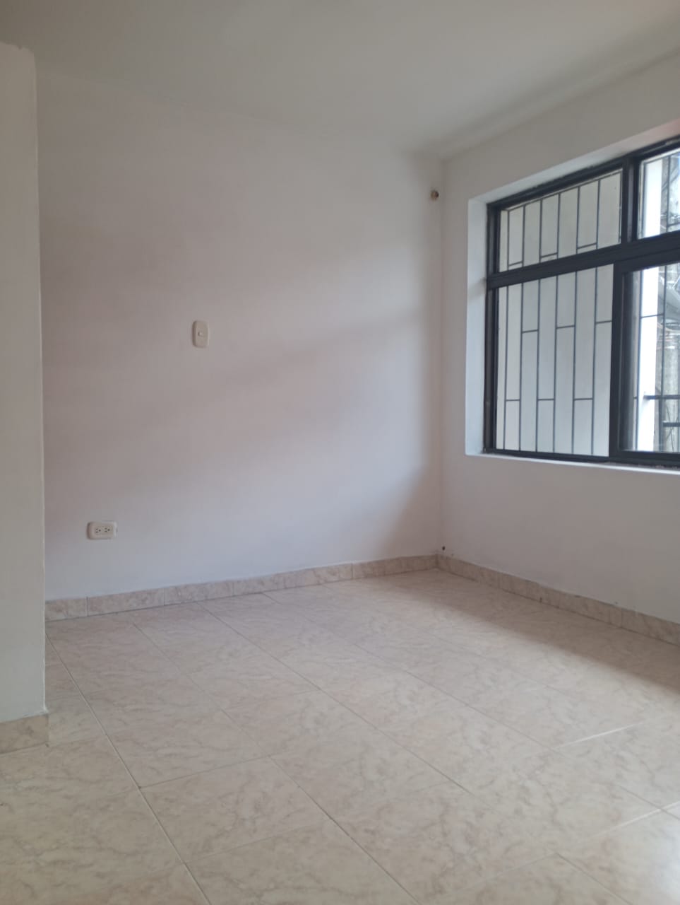 Se Vende Edificio De Tres Niveles En Castilla, Medellín