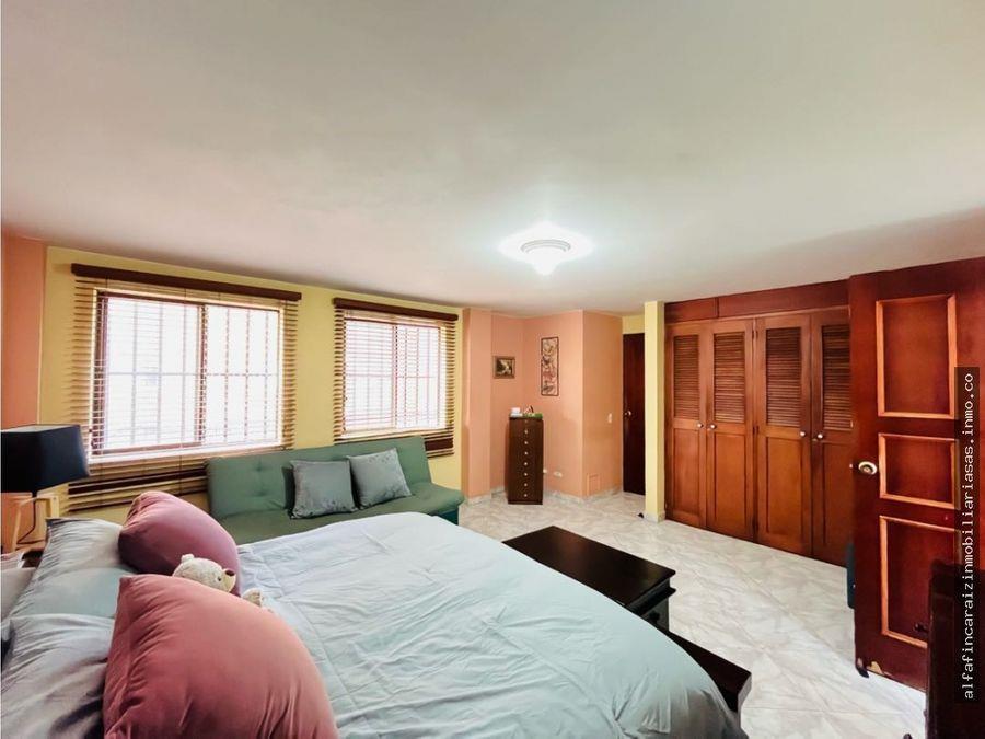 Se Vende Edificio De Cuatro Niveles En Laureles, Medellín