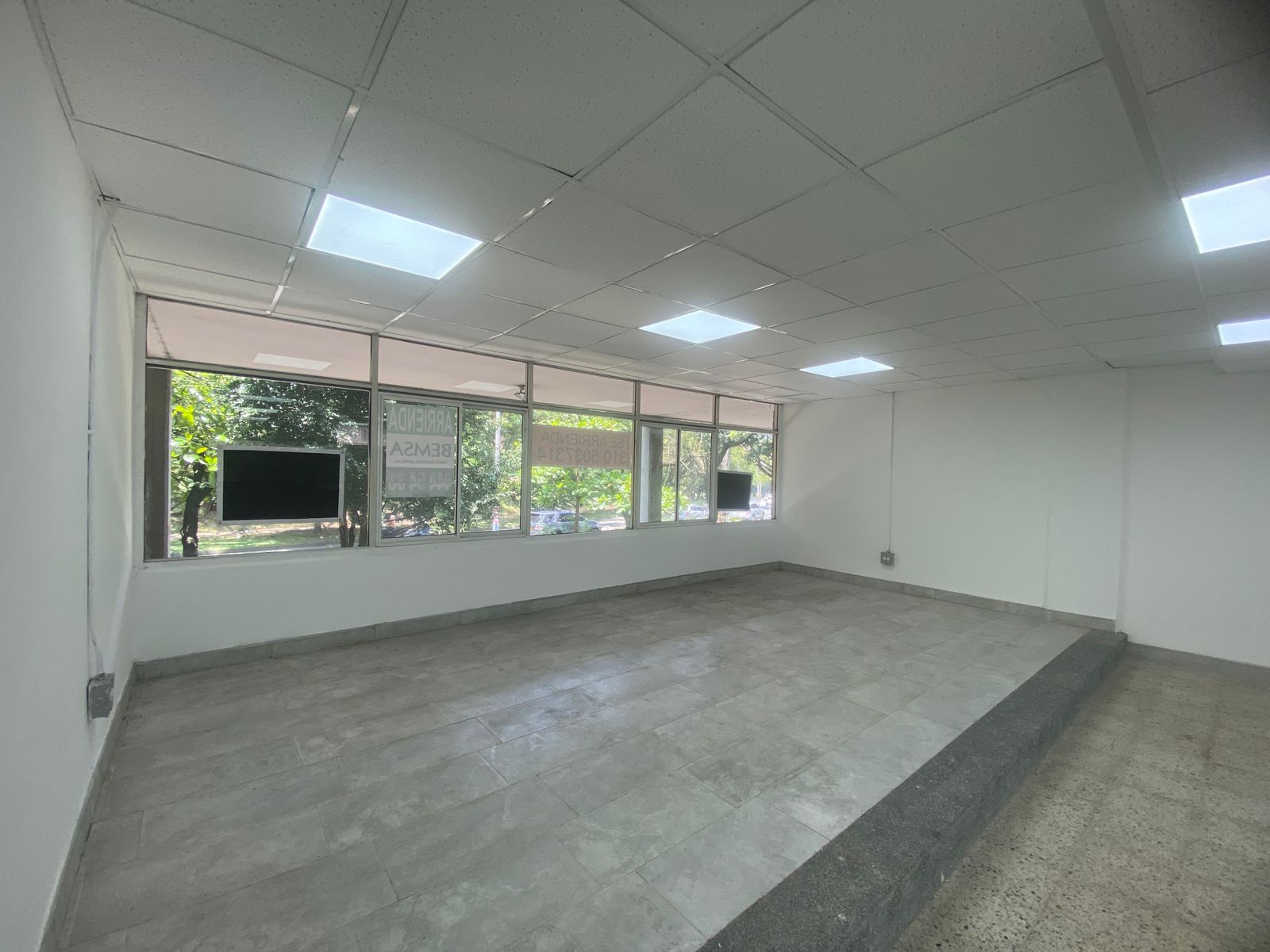 Oficina/Local para Arriendo en Avenida 80, Medellín