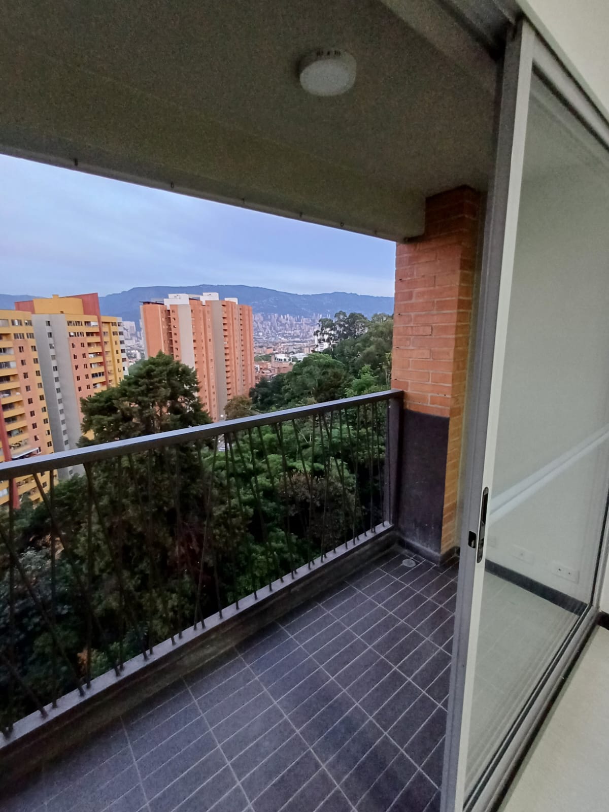 Apartamento con Vista Panorámica para Arriendo en La Castellana