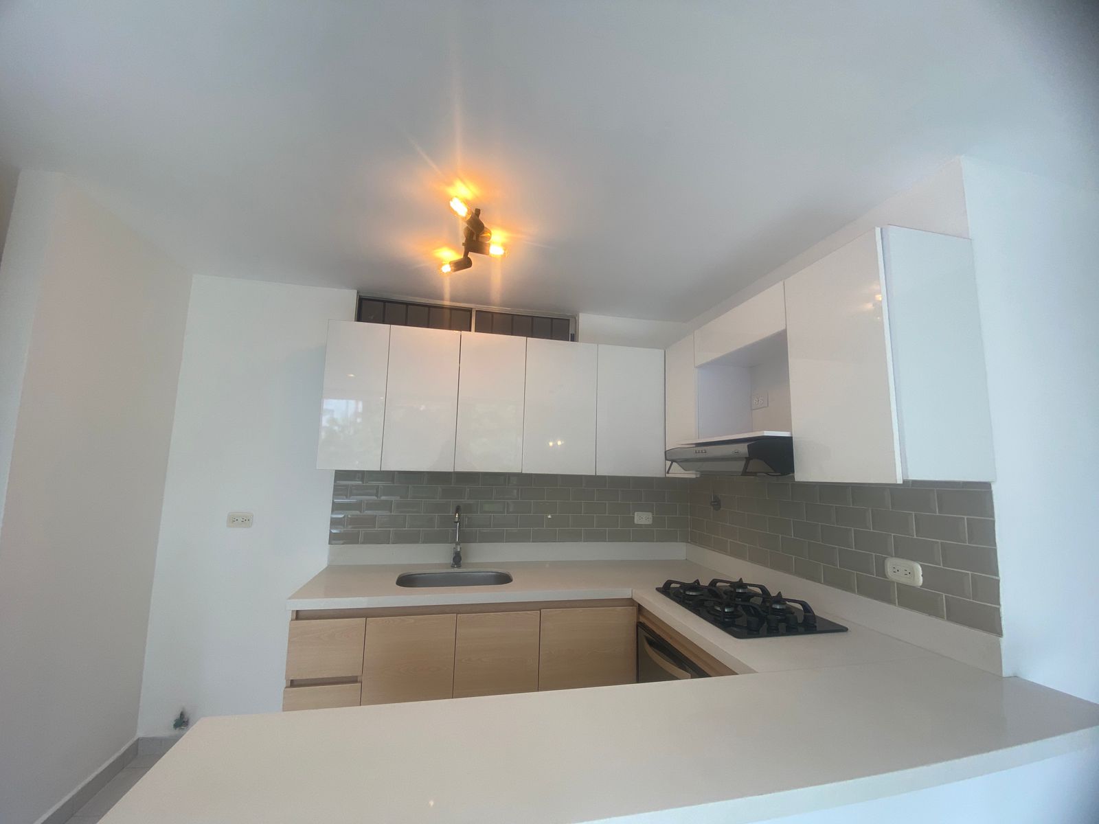 Apartamento con Excelentes Acabados para Arriendo en Poblado, Medellín