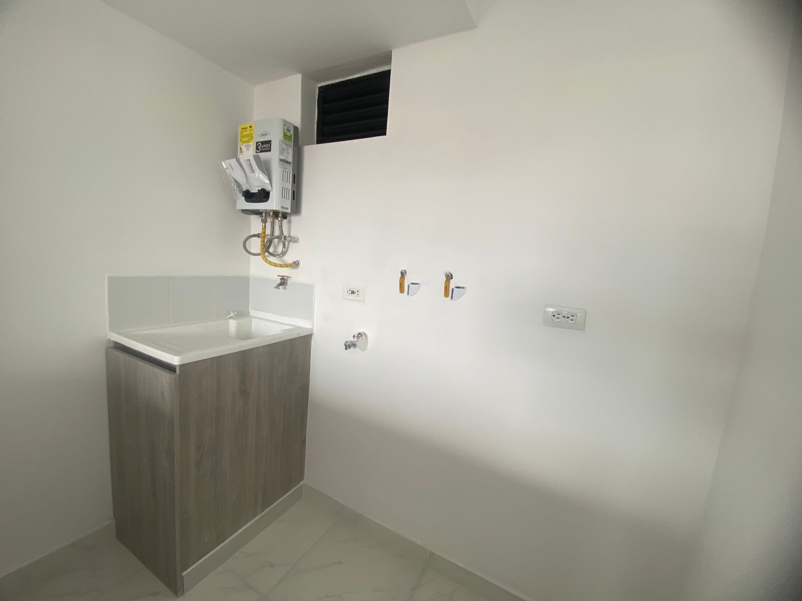 Apartamento para Estrenar en Arriendo Sector La America, Cristobal