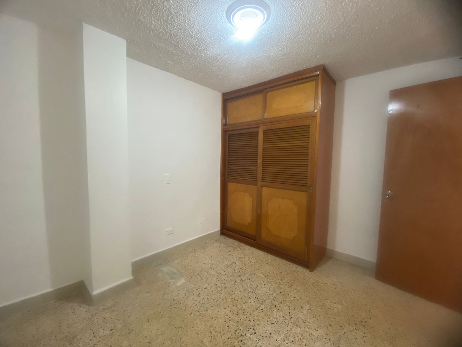 Amplia Casa para Arriendo en Belén San Bernardo, Medellín