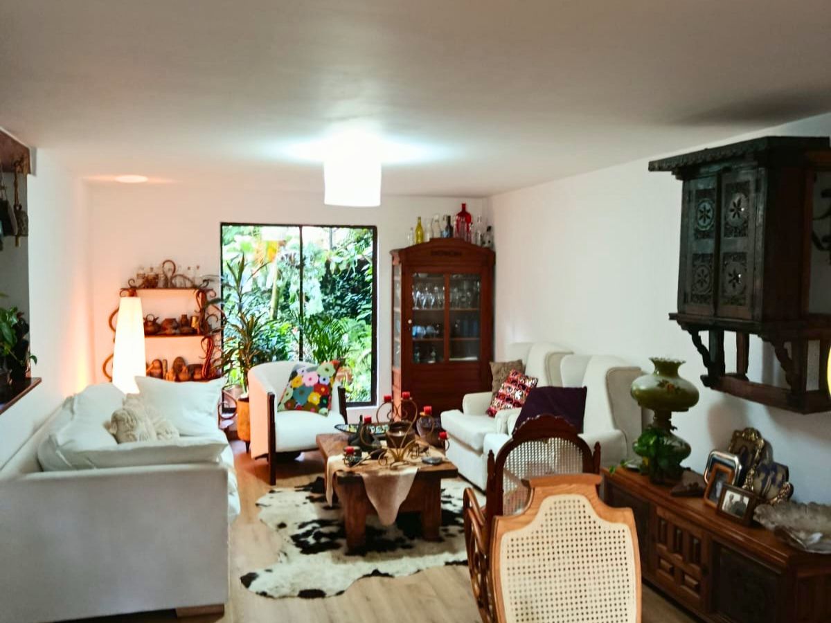 Casa en Venta en Loma de Las Brujas, Envigado – Ubicación Privilegiada