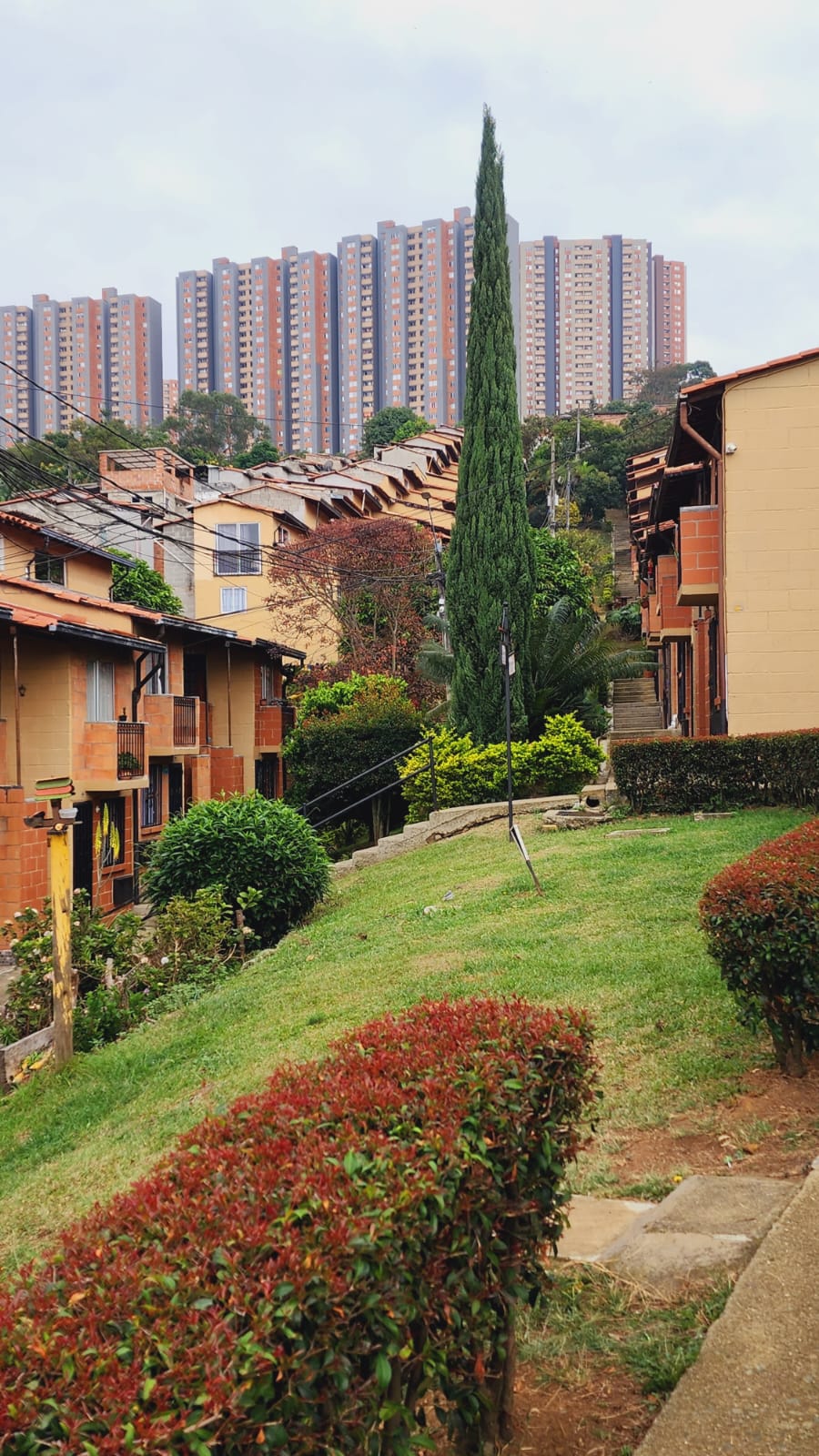 Casa Remodelada para Venta en Robledo, Pajarito