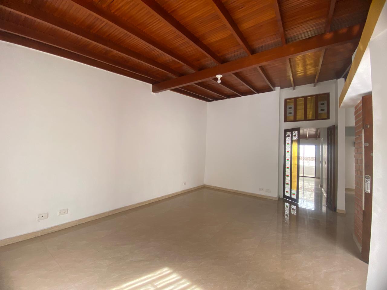 Amplia Casa para Arriendo en el Velódromo, Medellín