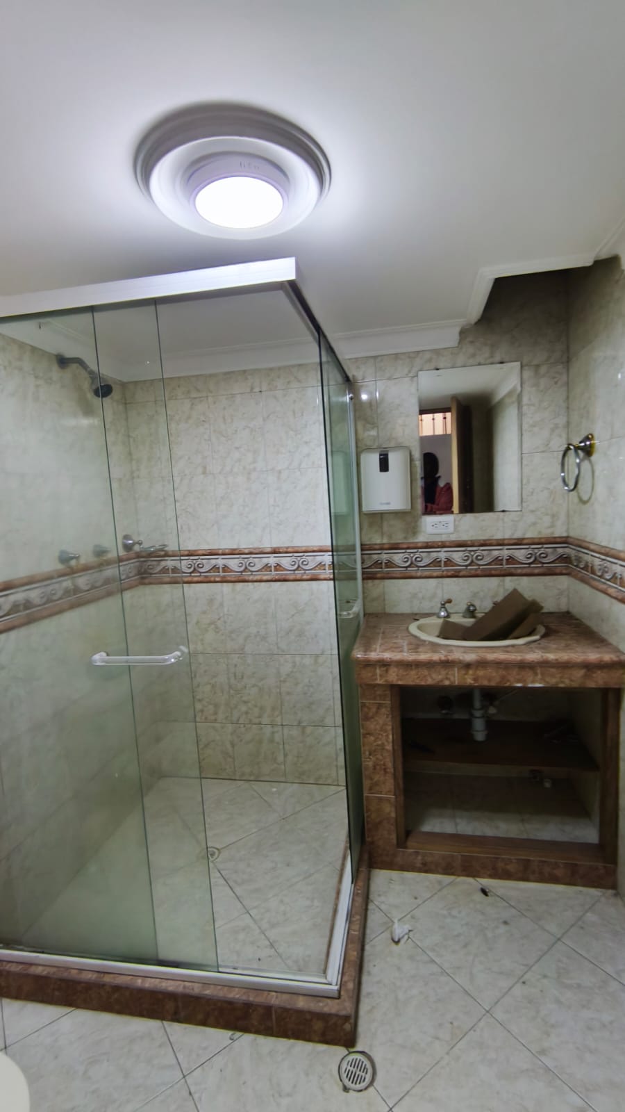 Se Arrienda Casa Comercial En El Velodromo; Medellin