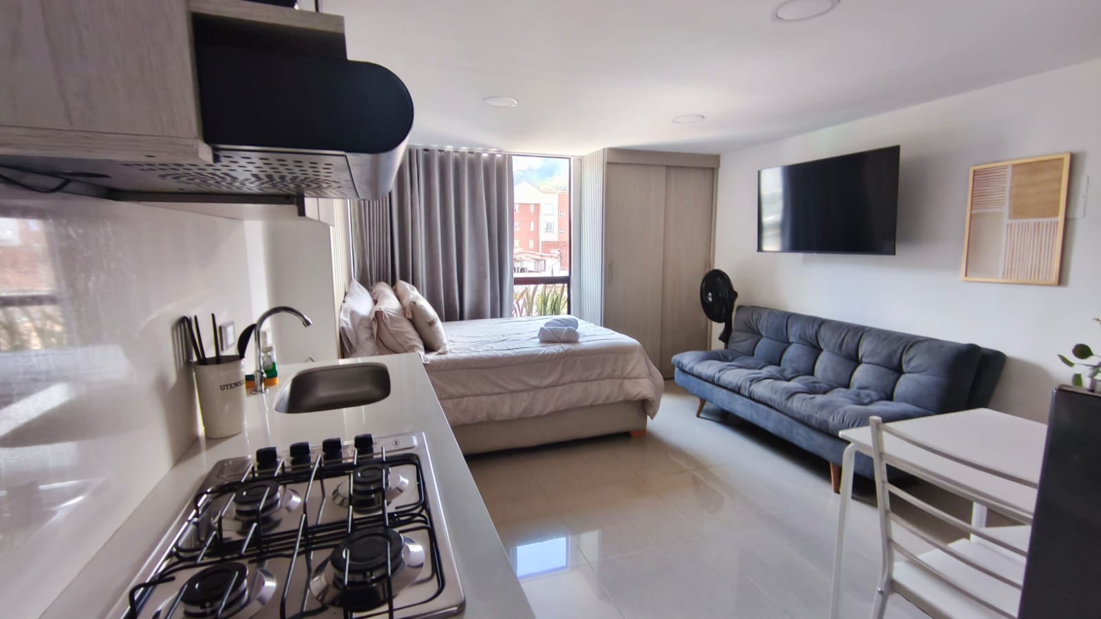 Se Arrienda Apartaestudio Amoblado, en San Javier, Medellín