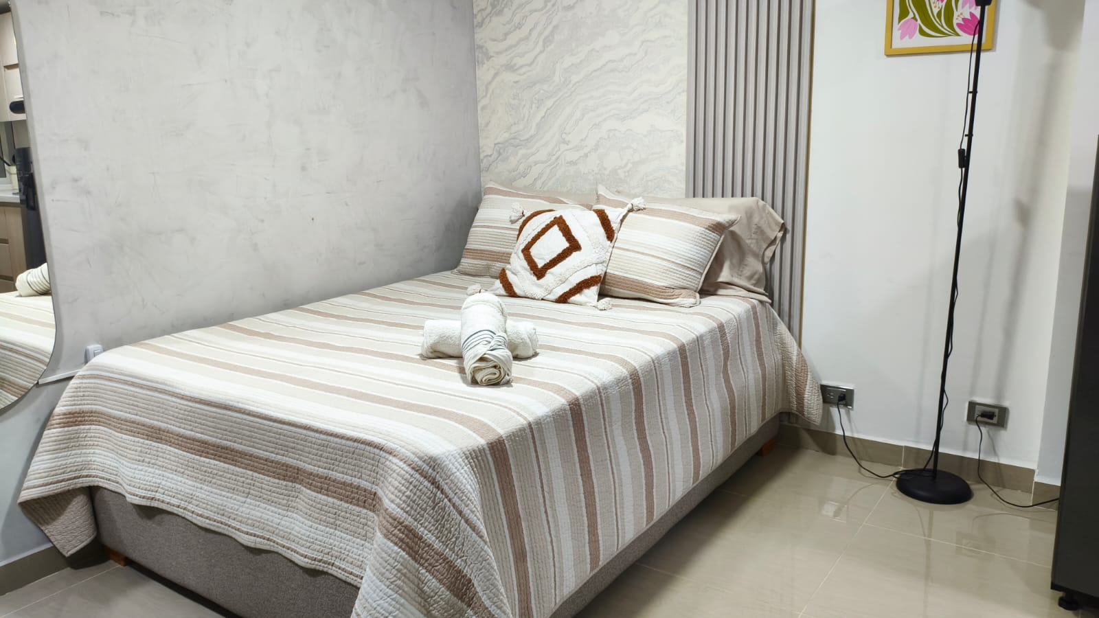 Se Arrienda Apartaestudio Amoblado, en San Javier, Medellín