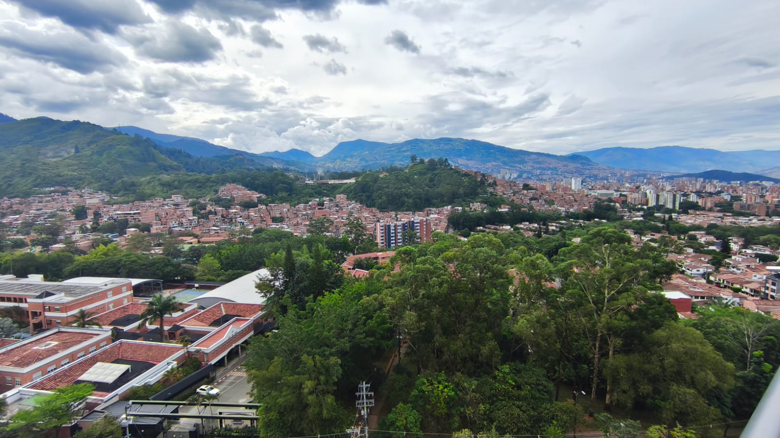 ARRIENDO DE APARTAMENTO EN LOMA DEL LOS BERNAL, MEDELLIN
