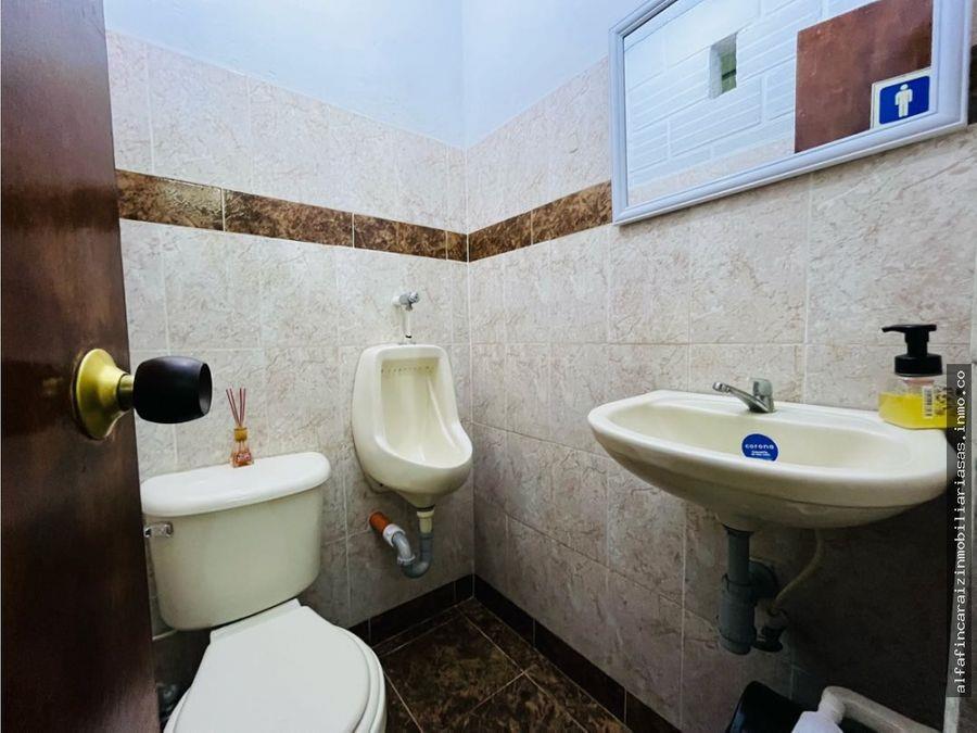 Se Vende Edificio De Cuatro Niveles En Laureles, Medellín