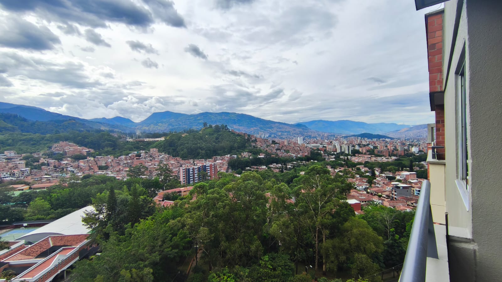 ARRIENDO DE APARTAMENTO EN LOMA DEL LOS BERNAL, MEDELLIN