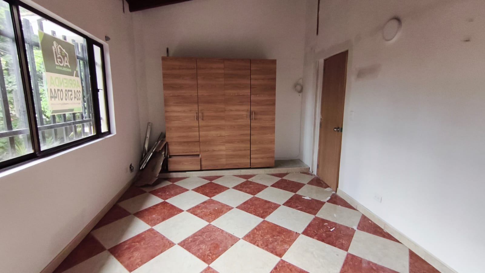 Se Arrienda Casa Comercial En El Velodromo; Medellin