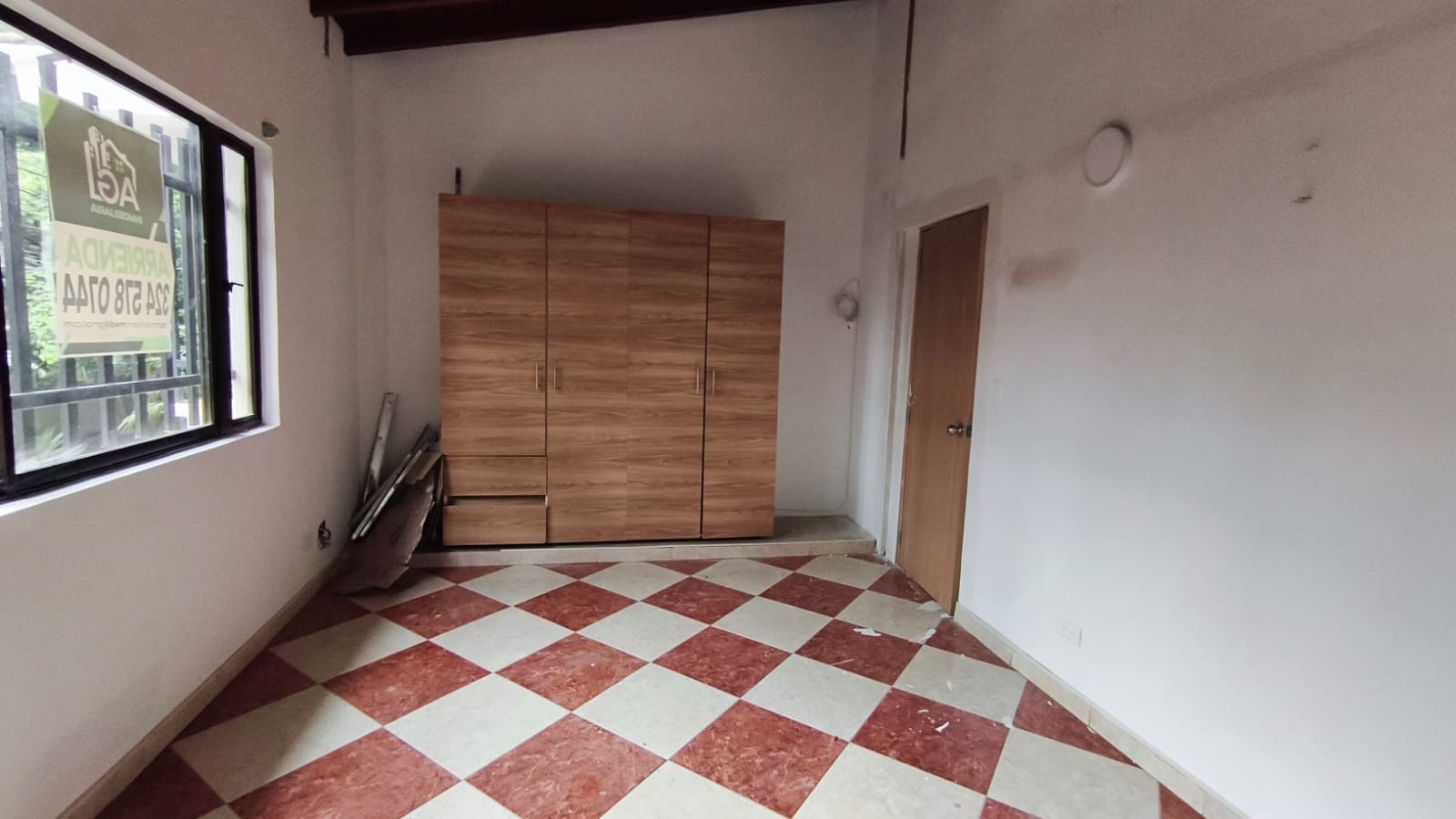 Se Arrienda Casa Comercial En El Velodromo; Medellin