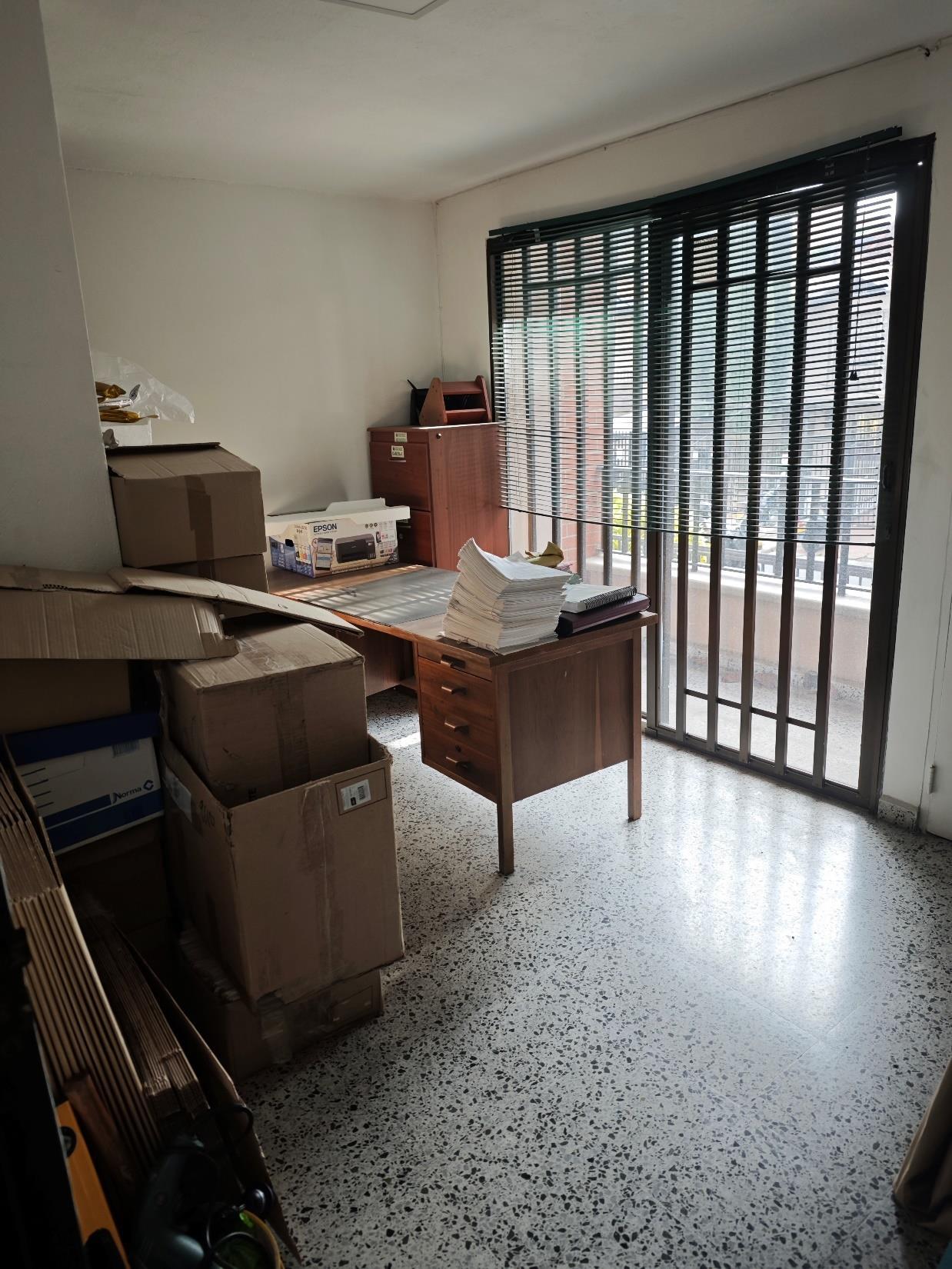 Se Vende Edificio De Cuatro Niveles En Laureles, Medellín