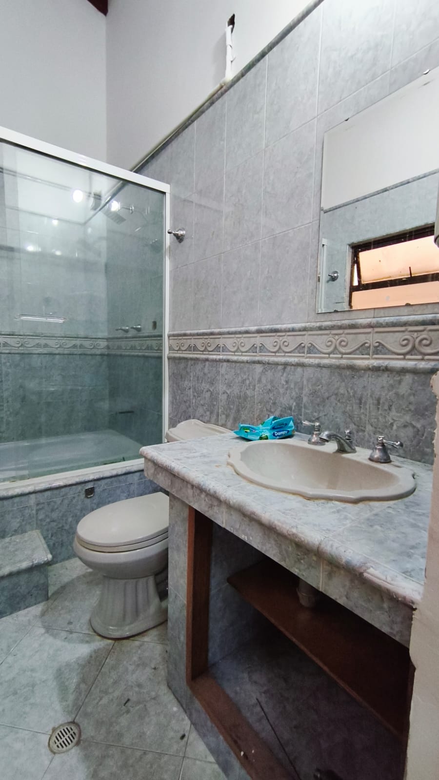 Se Arrienda Casa Comercial En El Velodromo; Medellin