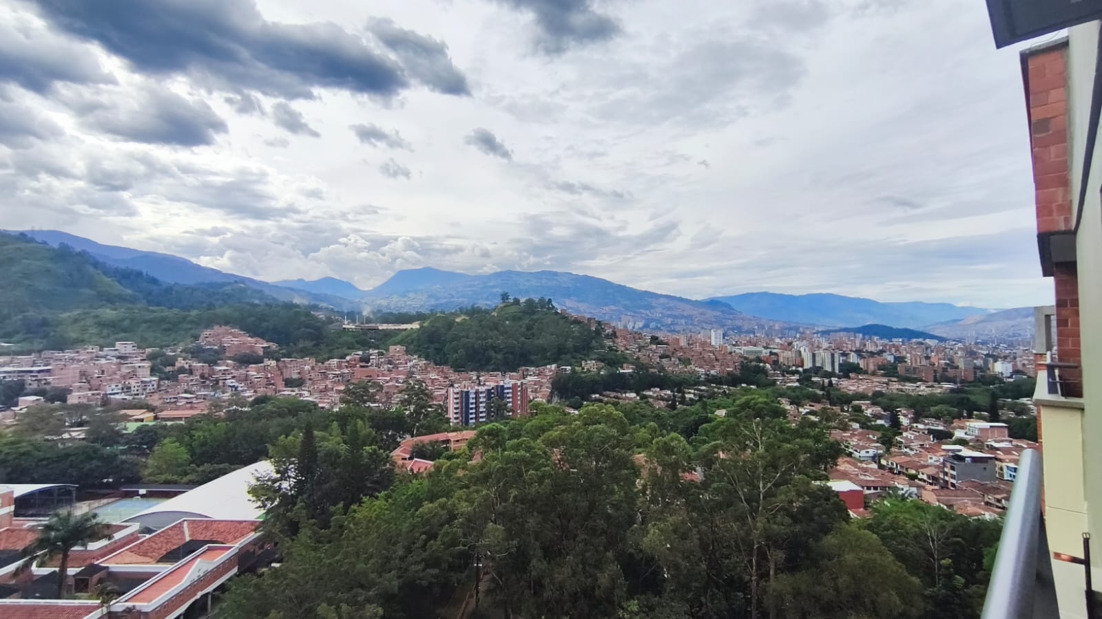 ARRIENDO DE APARTAMENTO EN LOMA DEL LOS BERNAL, MEDELLIN