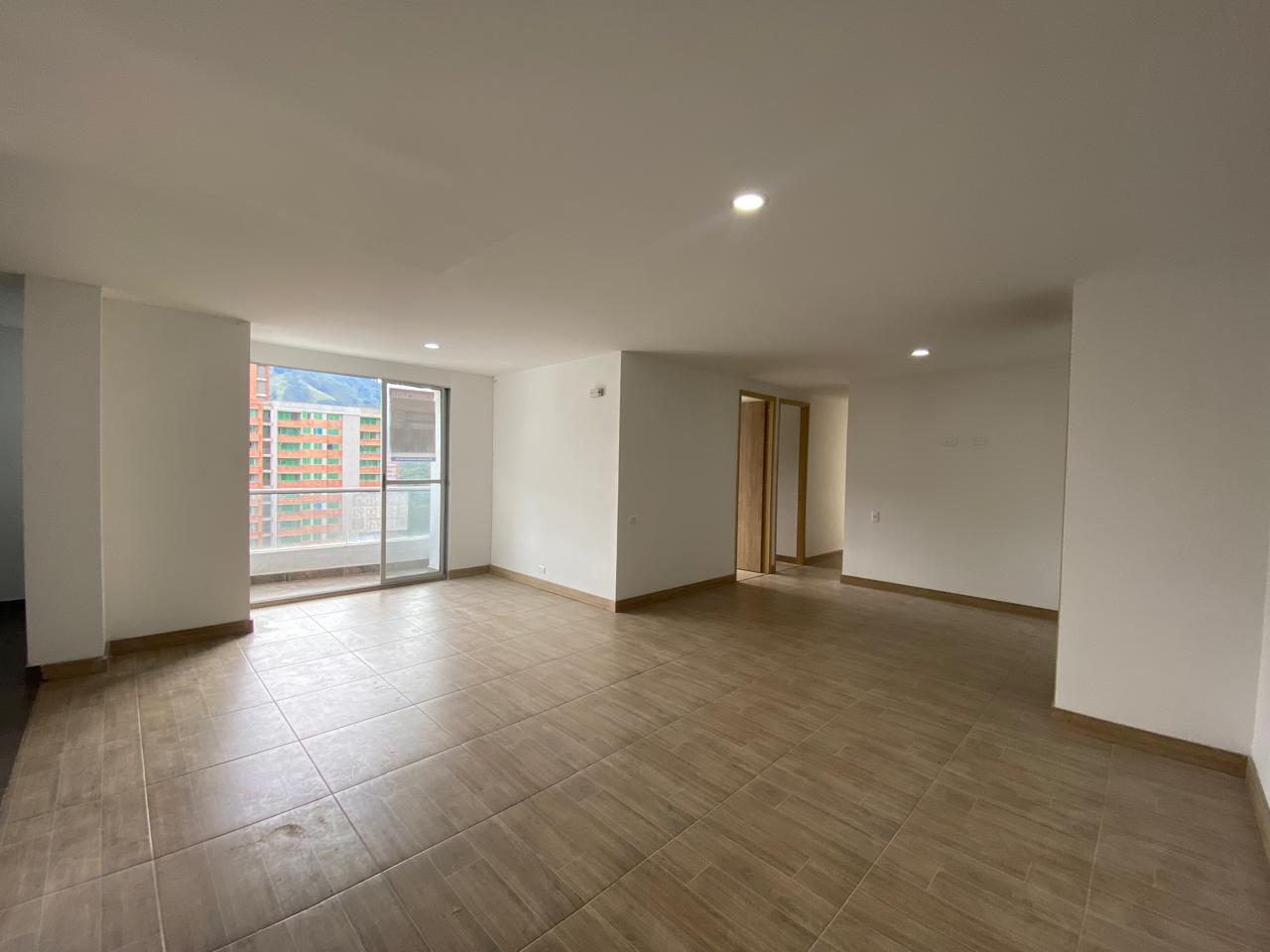 Amplio Apartamento para Arriendo en Sabaneta, Medellín