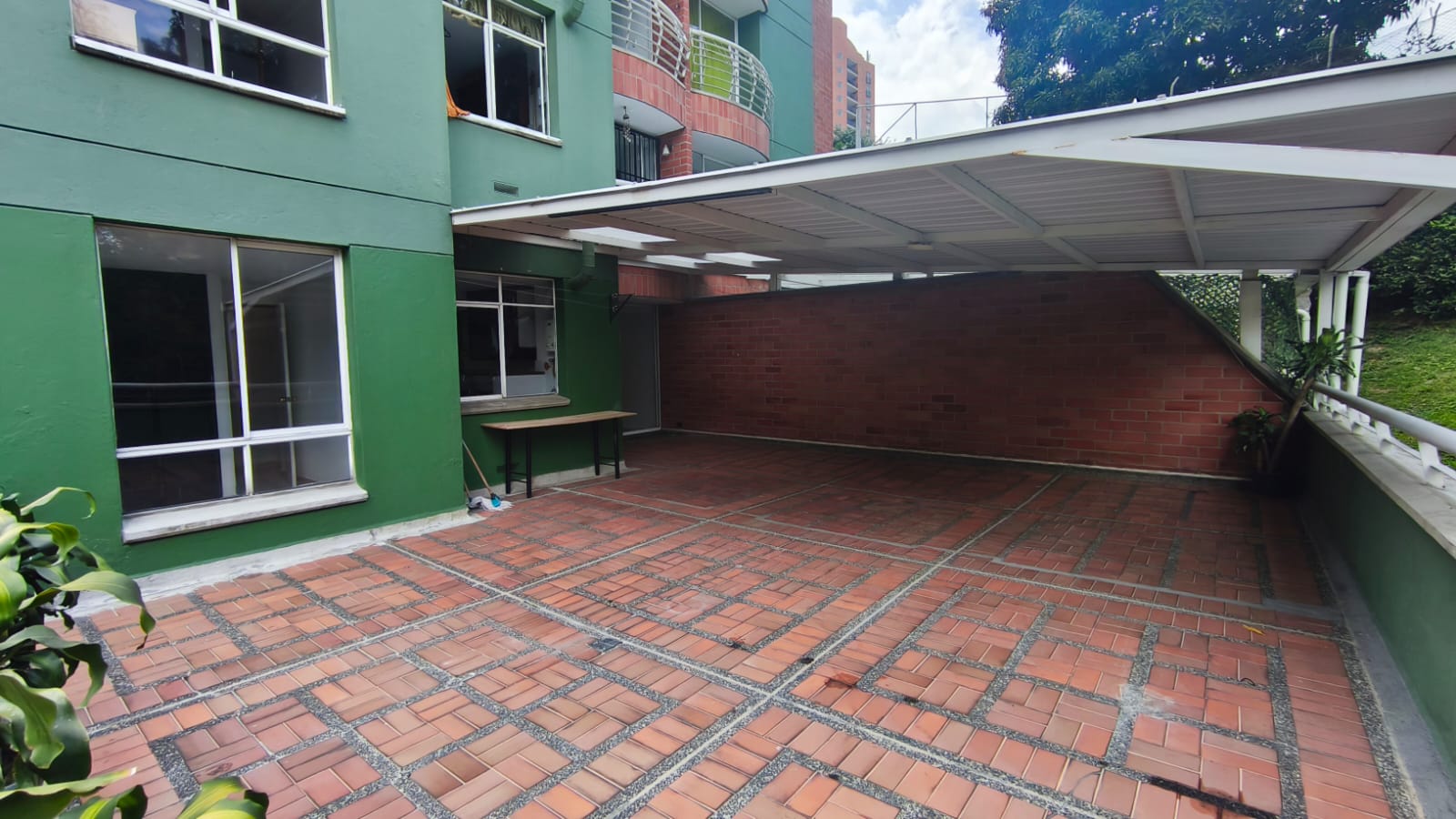 Se Arrienda Apartamento en la Loma de los Bernal, Medellín