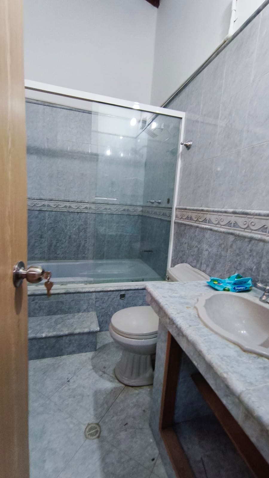 Se Arrienda Casa Comercial En El Velodromo; Medellin