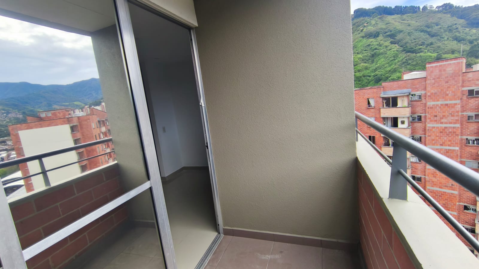 ARRIENDO DE APARTAMENTO EN LOMA DEL LOS BERNAL, MEDELLIN
