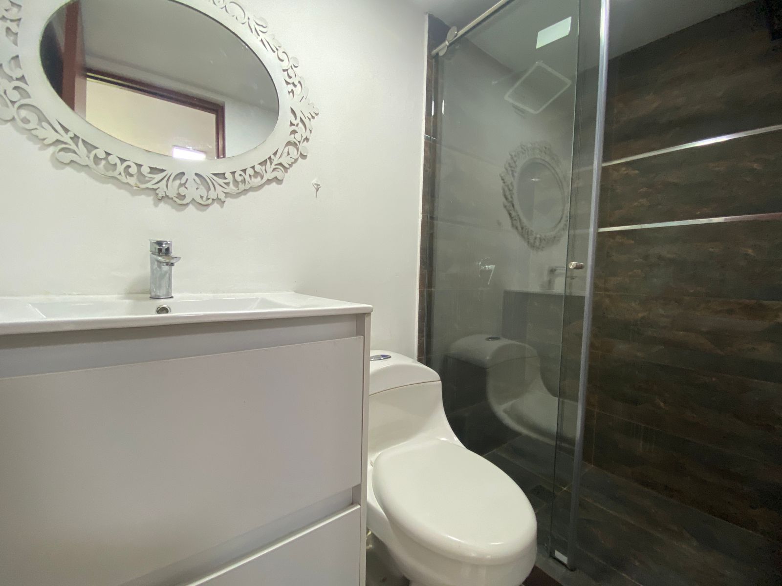 Moderno Apartamento para Arriendo en San Diego, Medellín