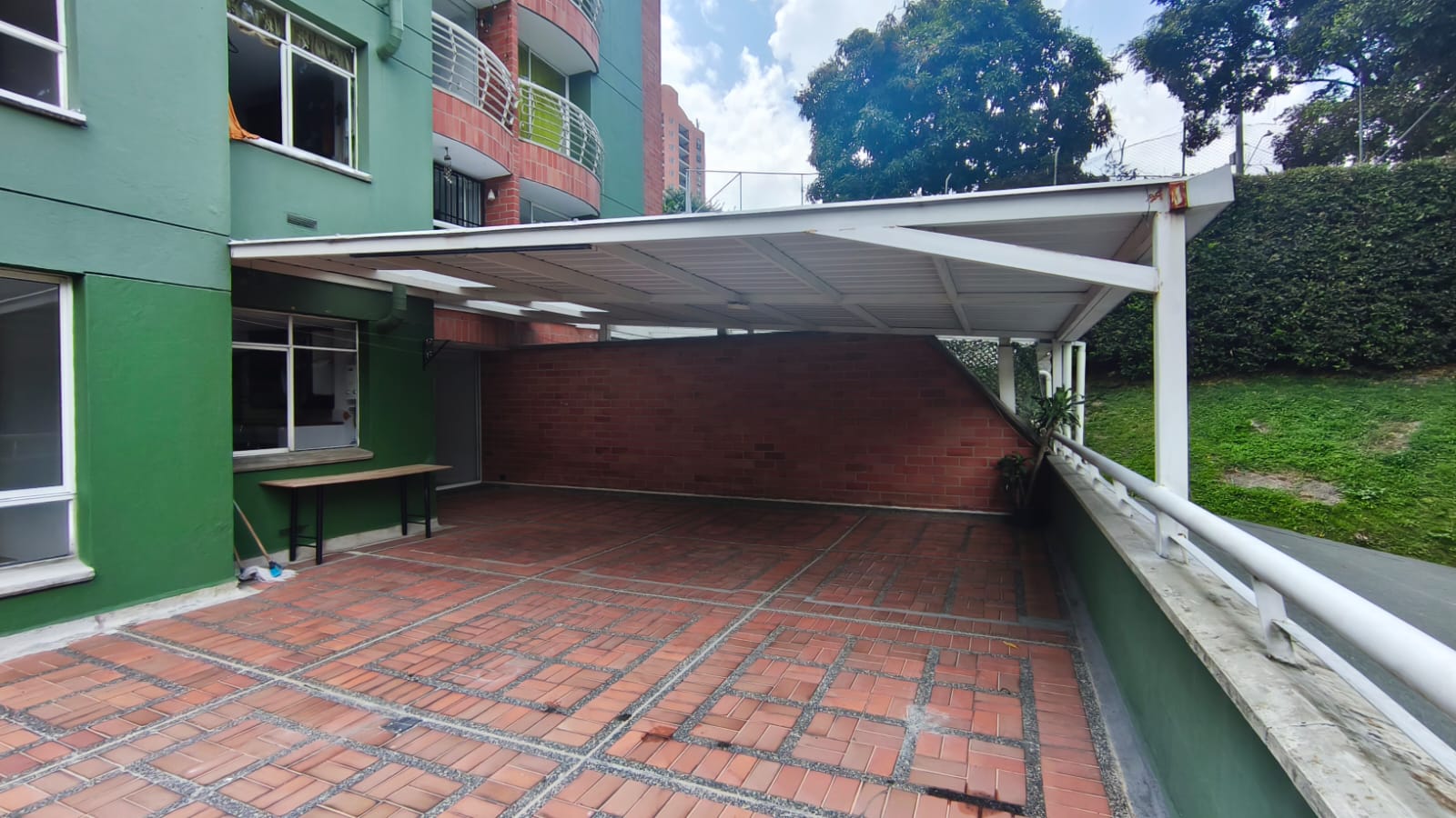 Se Arrienda Apartamento en la Loma de los Bernal, Medellín