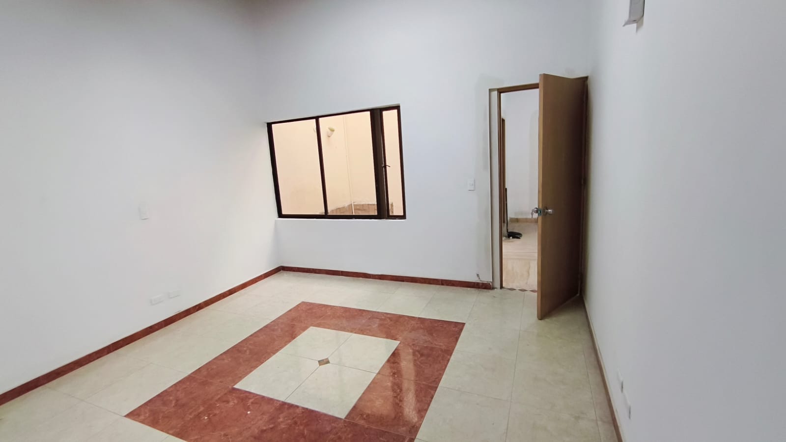 Se Arrienda Casa Comercial En El Velodromo; Medellin