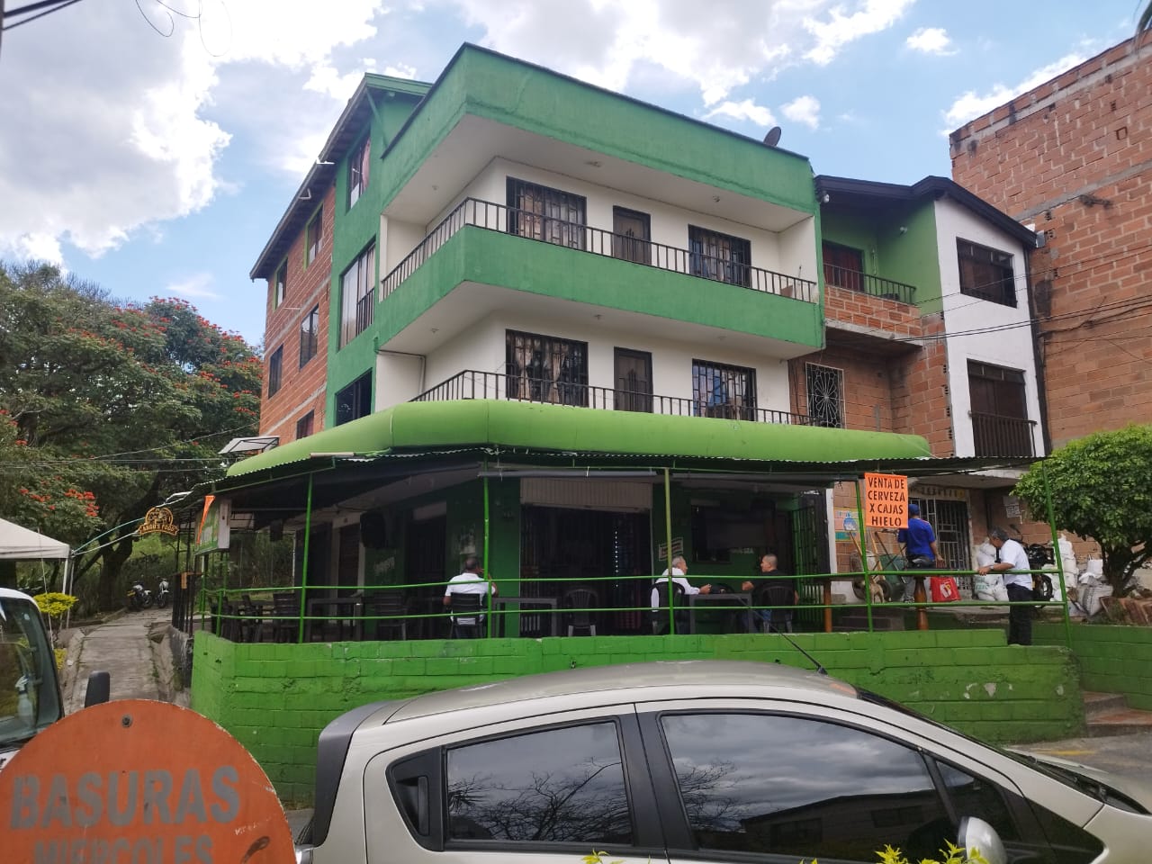 Se Vende Casa Esquinera, en Robledo Villa Flora, Medellín