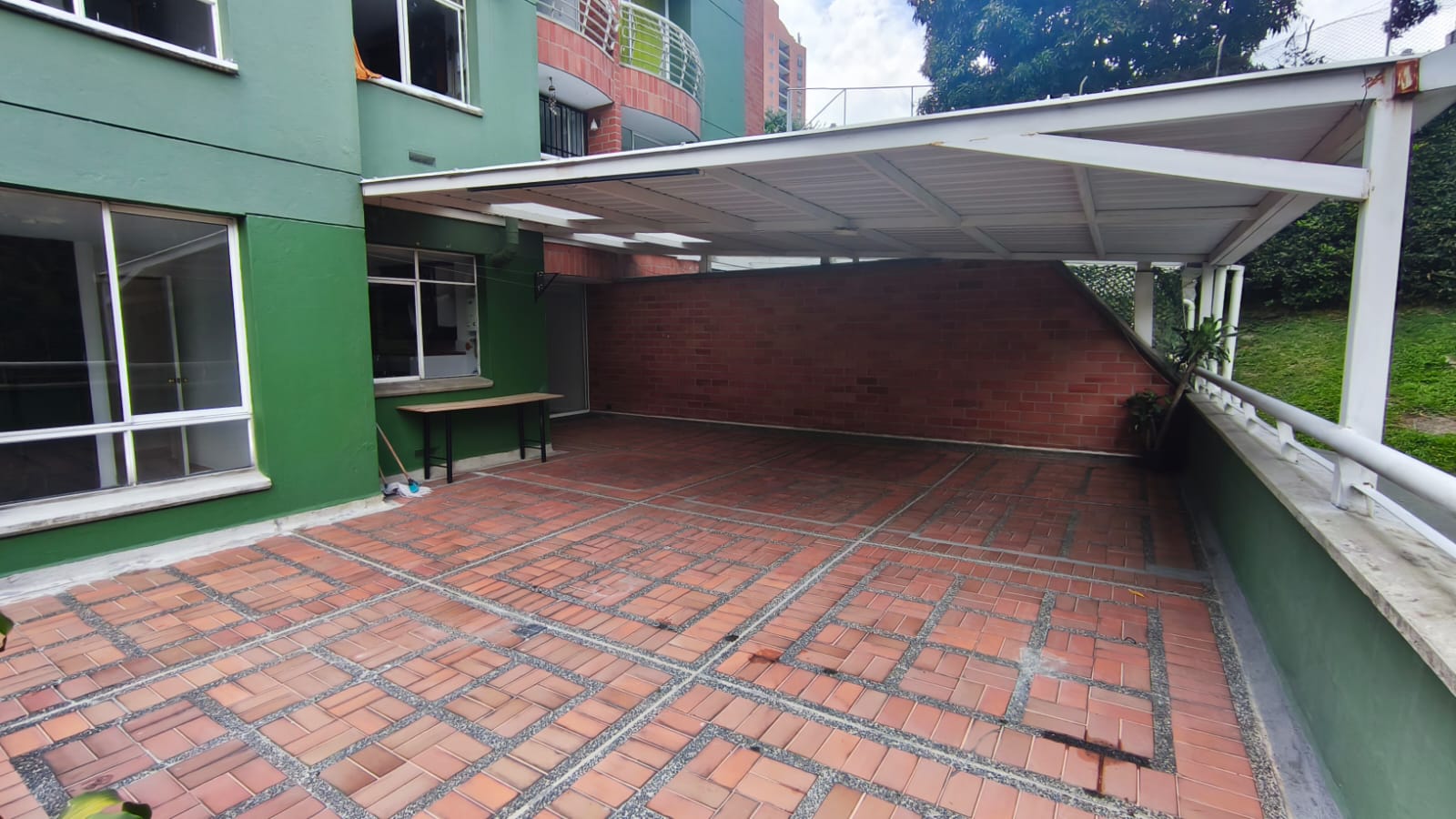 Se Arrienda Apartamento en la Loma de los Bernal, Medellín