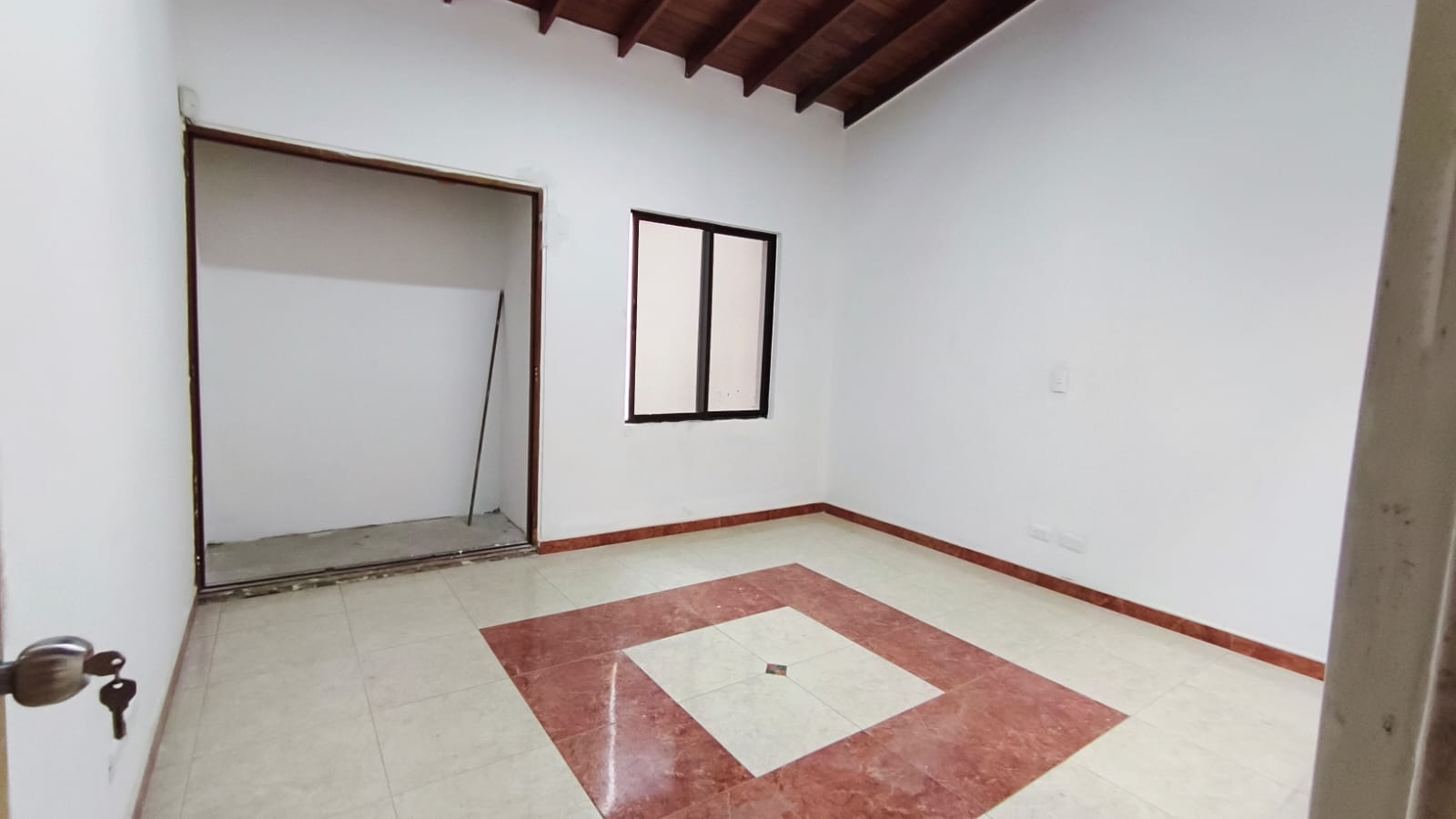 Se Arrienda Casa Comercial En El Velodromo; Medellin