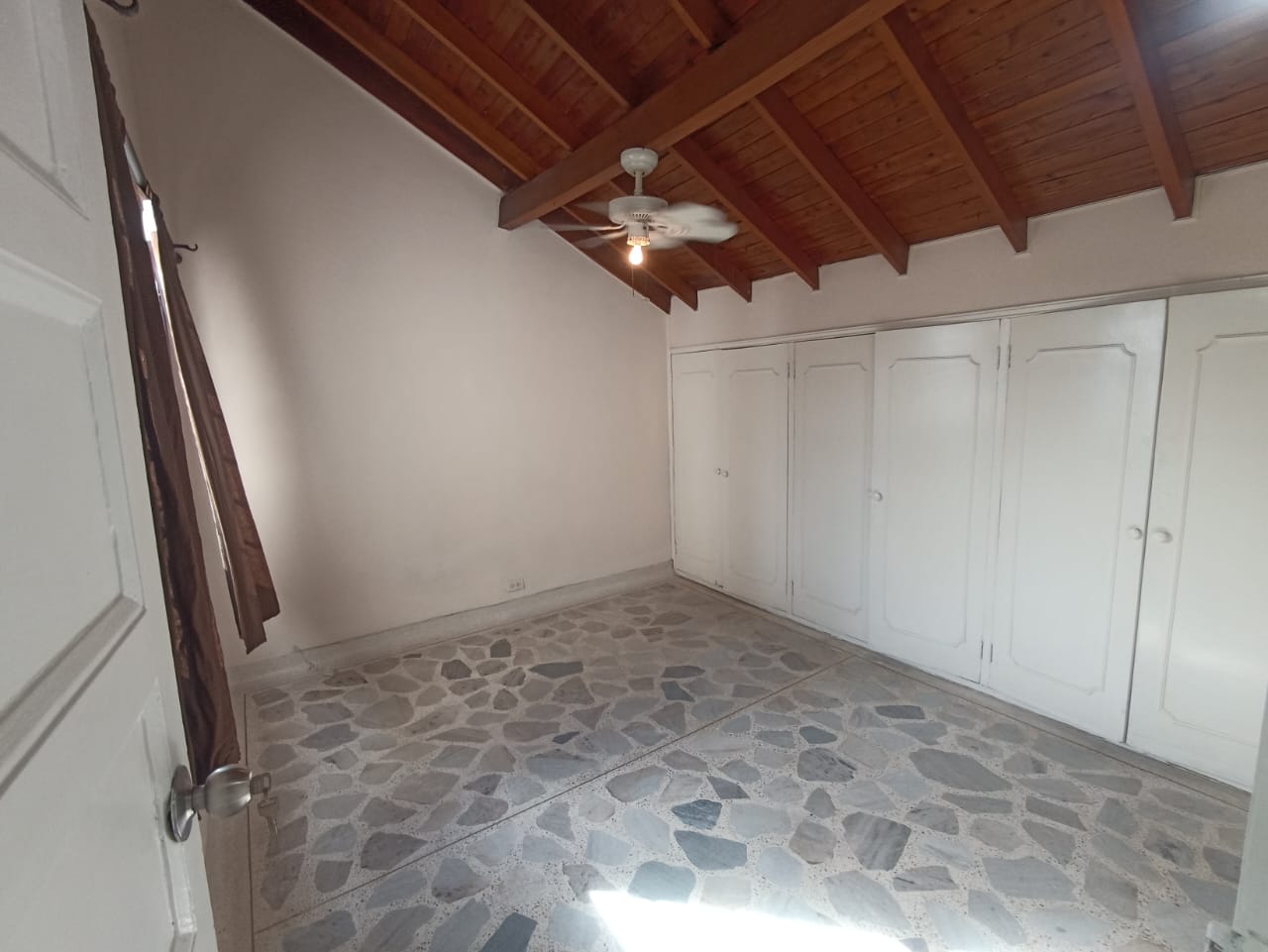 Se Vende Apartamento, Barrio Los Ángeles, Medellín.
