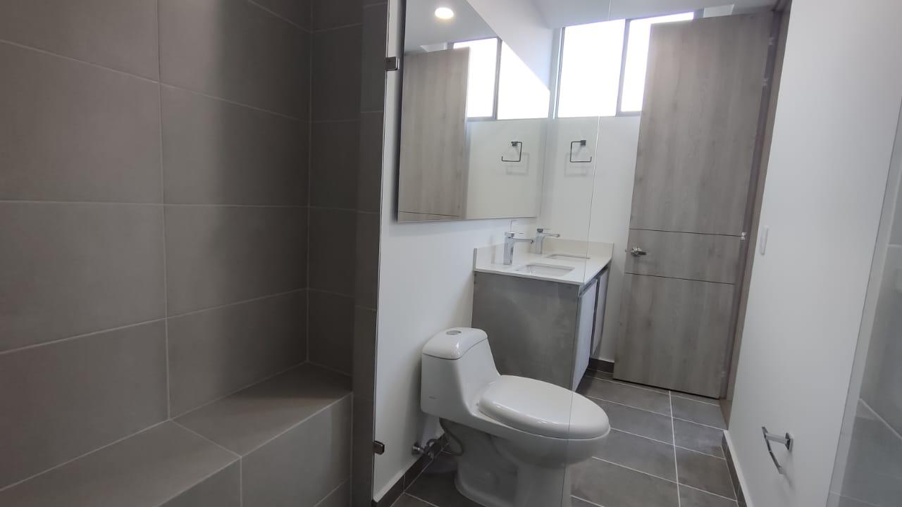 Se Arrienda Apartamento en Loma de los Mesa, envigado