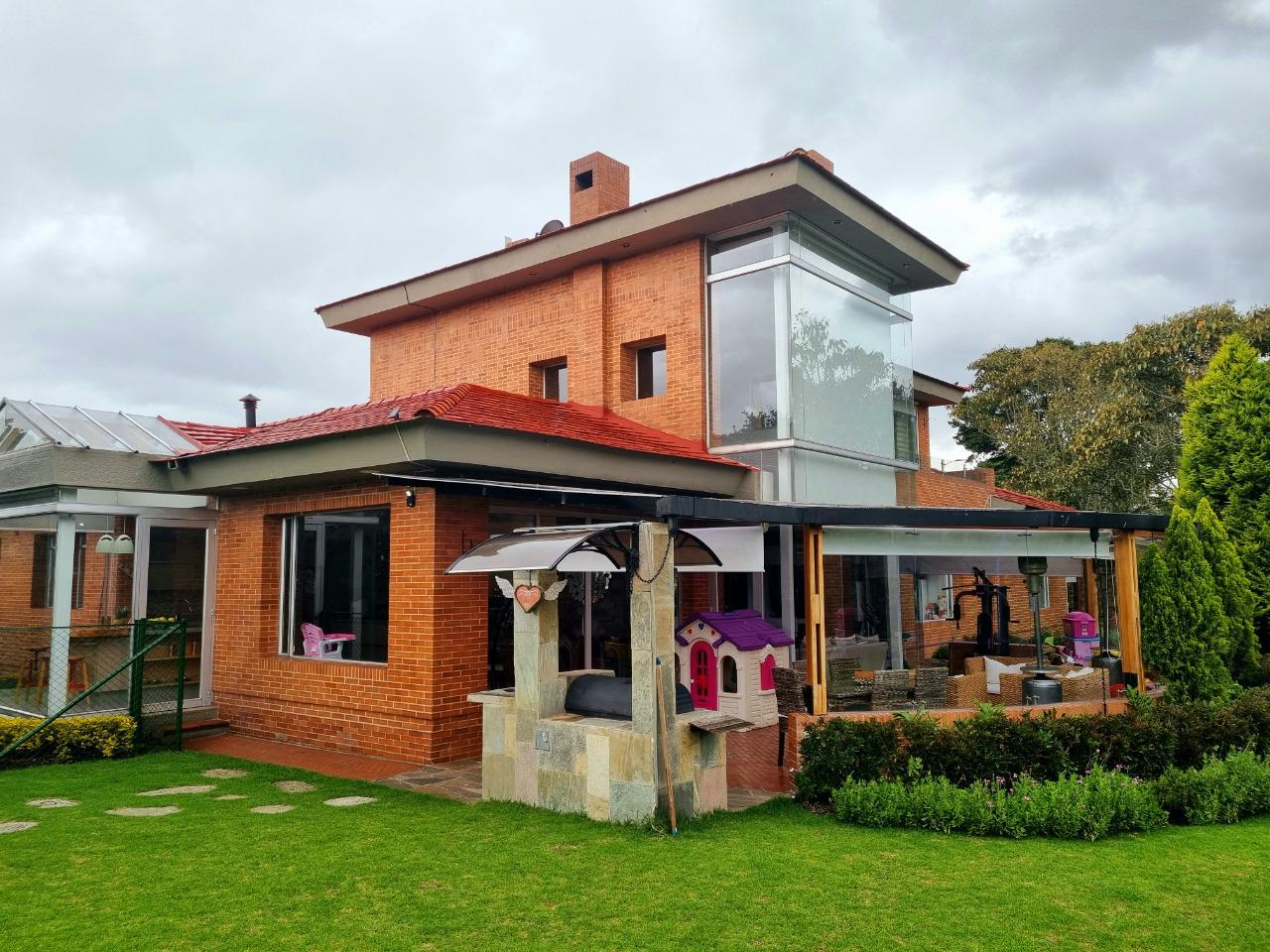 Se Vende Casa Lote de 1.800 mts2 Suba Bogotá