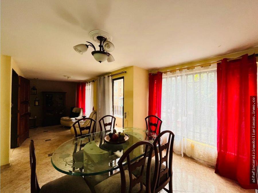 Se Vende Edificio De Cuatro Niveles En Laureles, Medellín