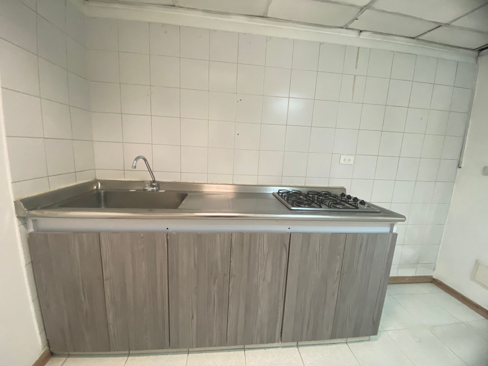 Amplio Local para Arriendo en Avenida Colombia