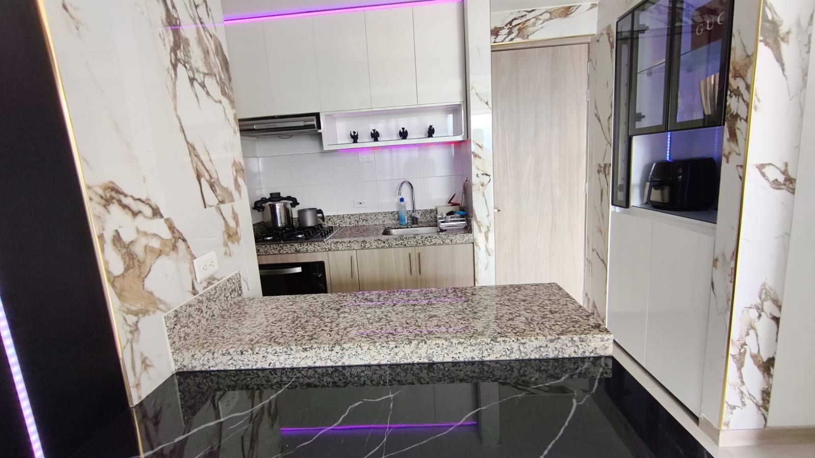 Se Arrienda Apartamento Amoblado en Casalanz Parte Alta, Medellín