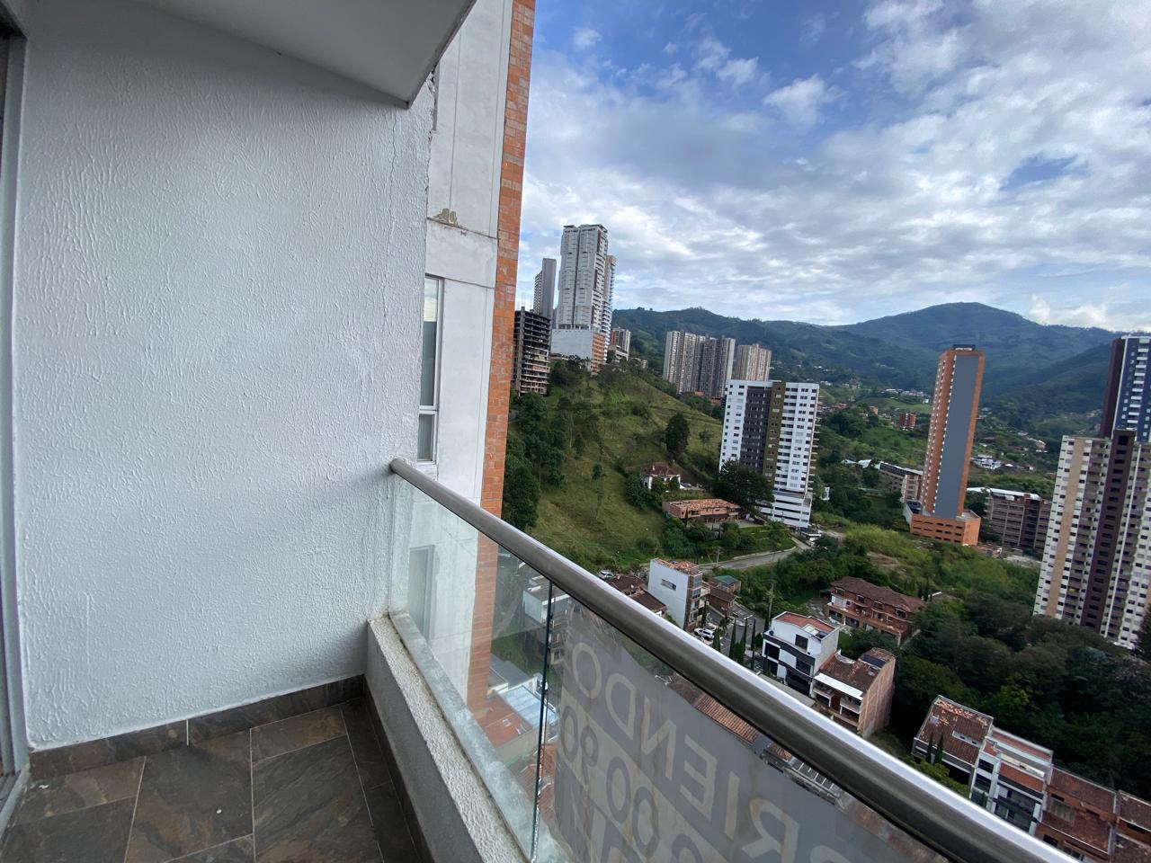 Amplio Apartamento para Arriendo en Sabaneta, Medellín