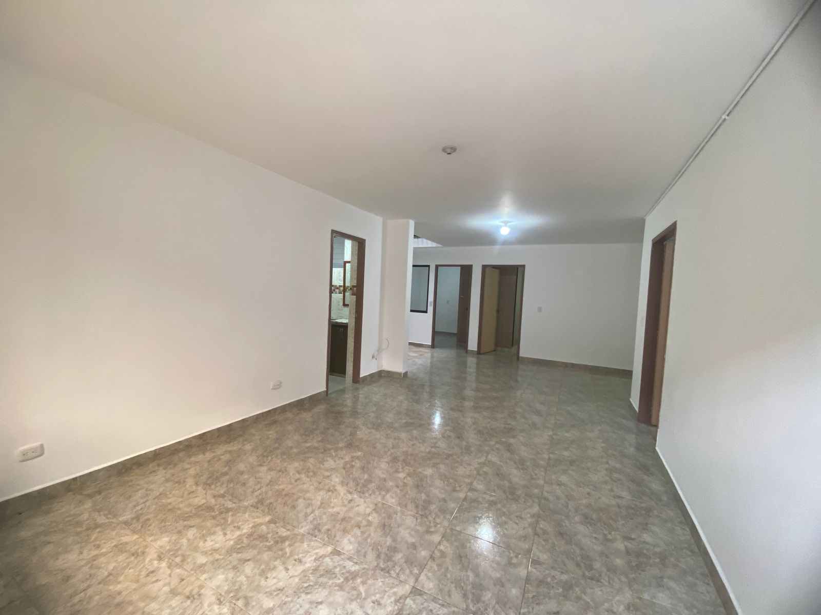 Casa Moderna para Arriendo en Robledo, Pilarica