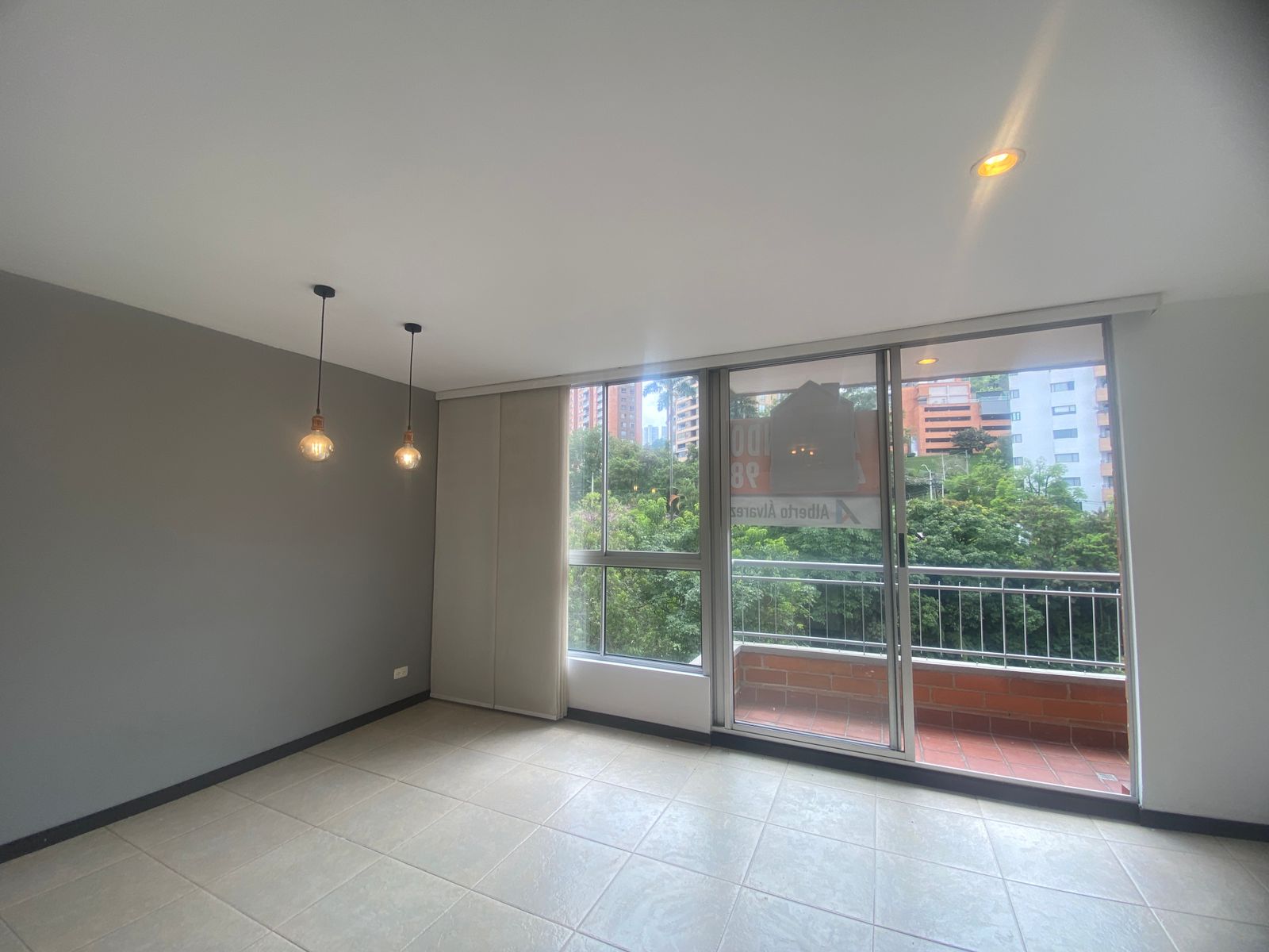 Apartamento con Excelentes Acabados para Arriendo en Poblado, Medellín