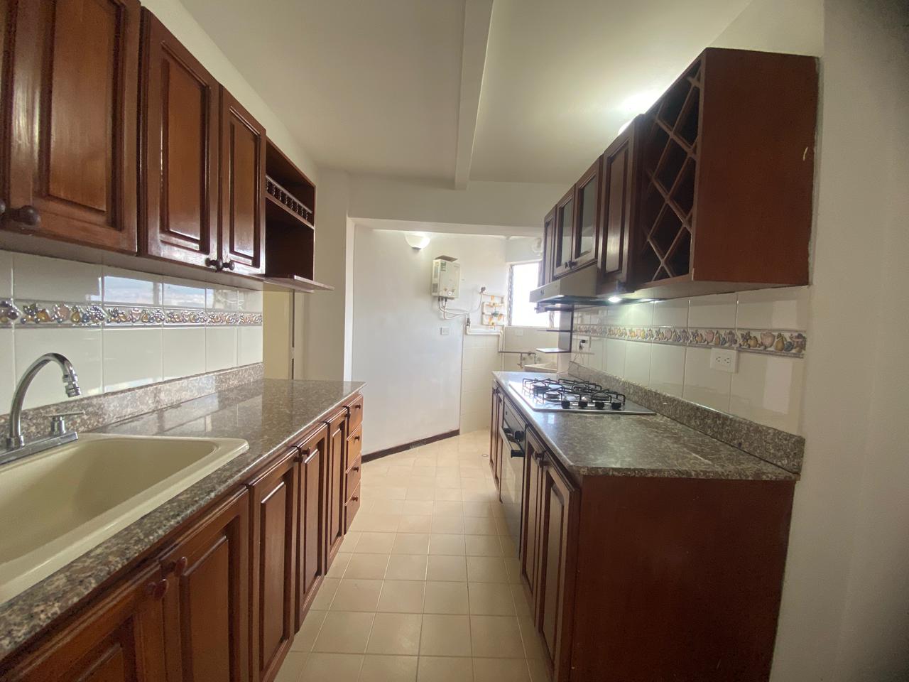 Iluminado Apartamento para Arriendo en Calasanz, Medellín