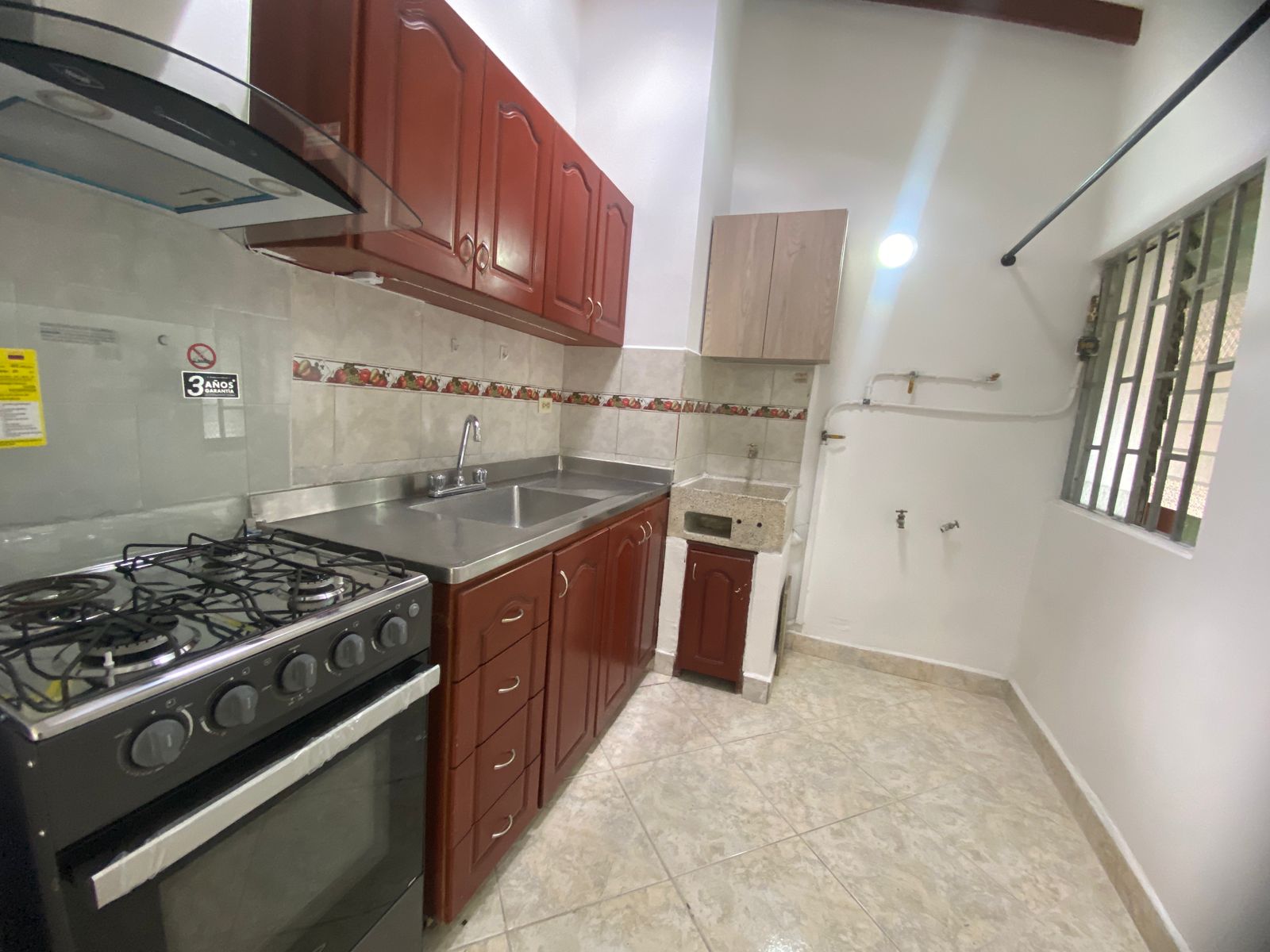 Iluminado Apartamento para Arriendo en San Javier, Medellín