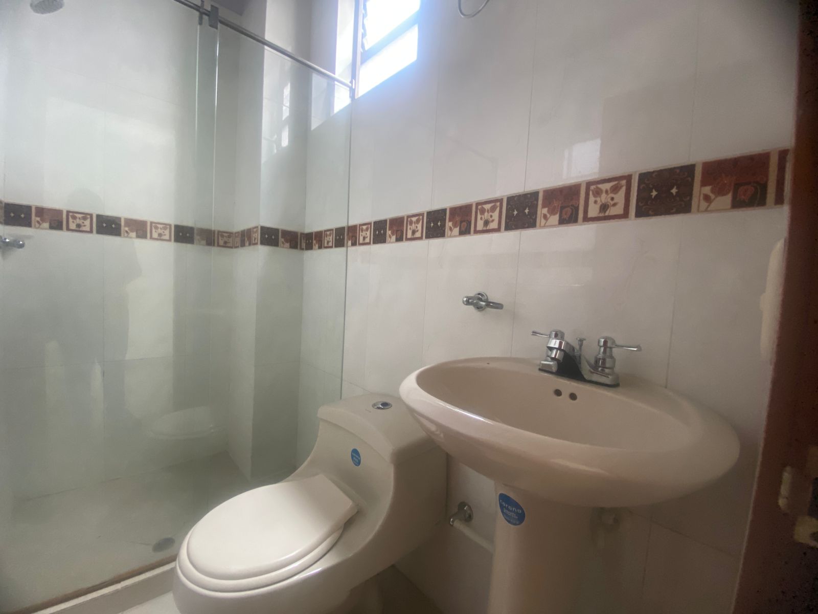 Iluminado Apartamento para Arriendo en Laureles, Estadio, Medellín