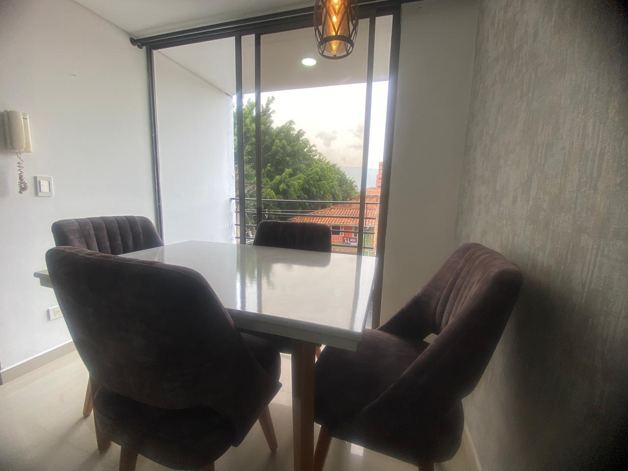 Amplio Apartamento Amoblado para Arriendo en La America, Medellín