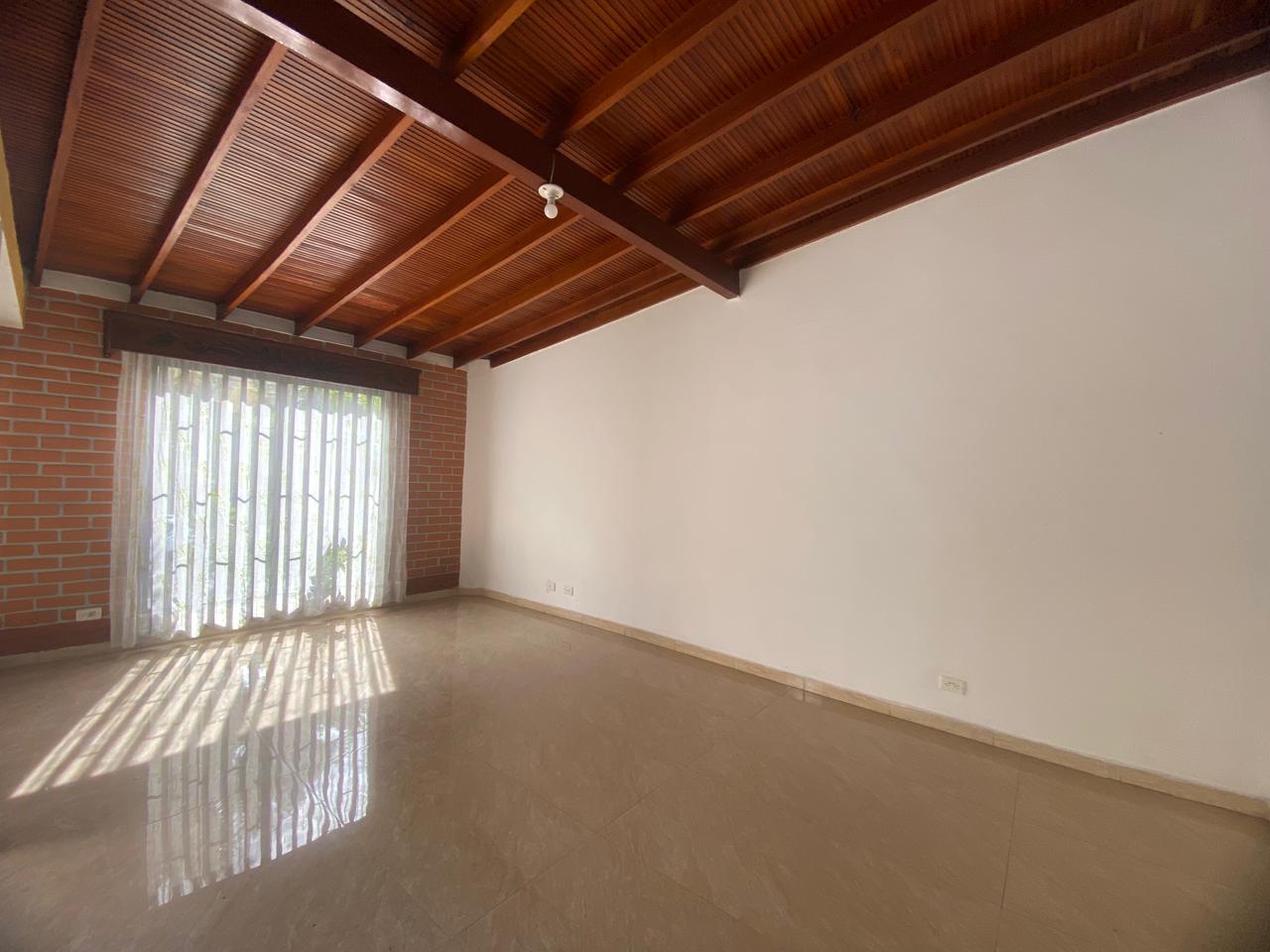 Amplia Casa para Arriendo en el Velódromo, Medellín